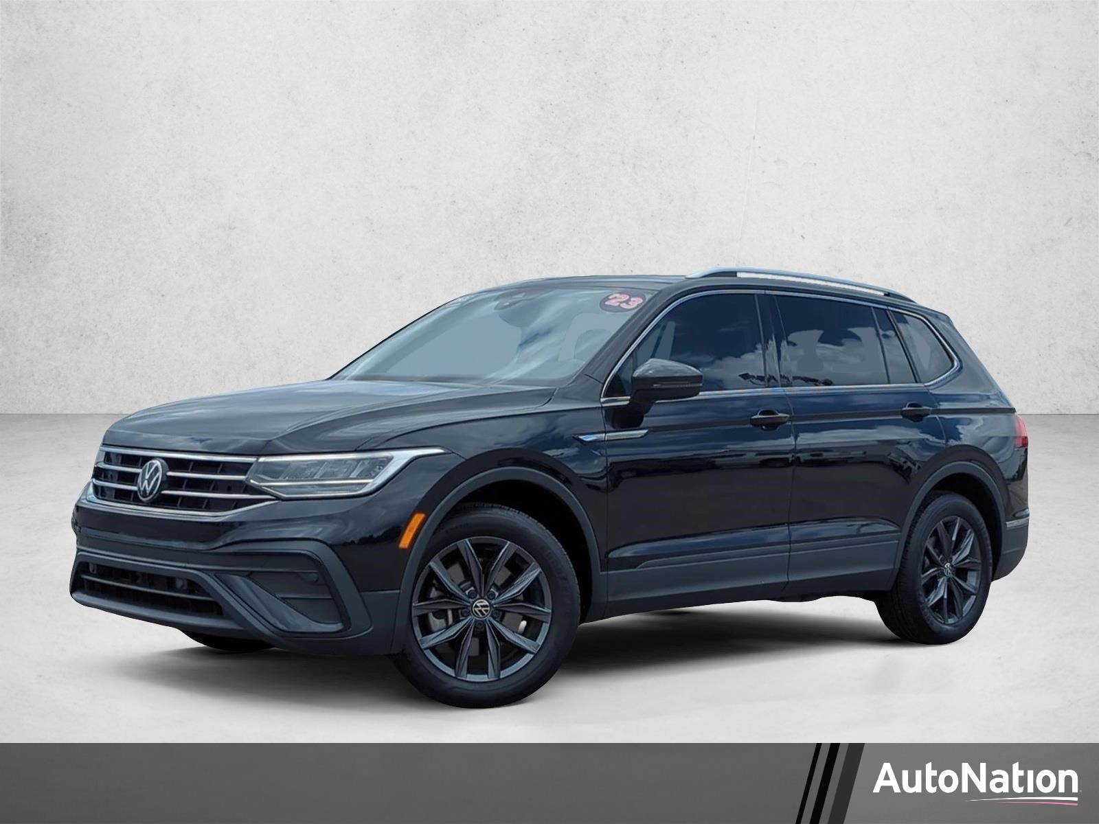2023 Volkswagen Tiguan 2.0T SE's photo
