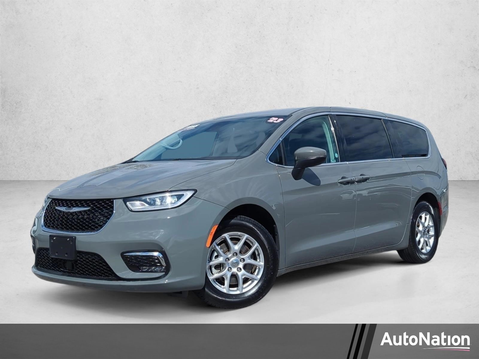 2023 Chrysler Pacifica Touring L's photo