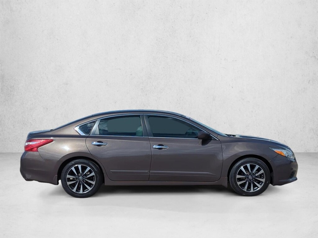 Used 2017 Nissan Altima 2.5 SV Sedan