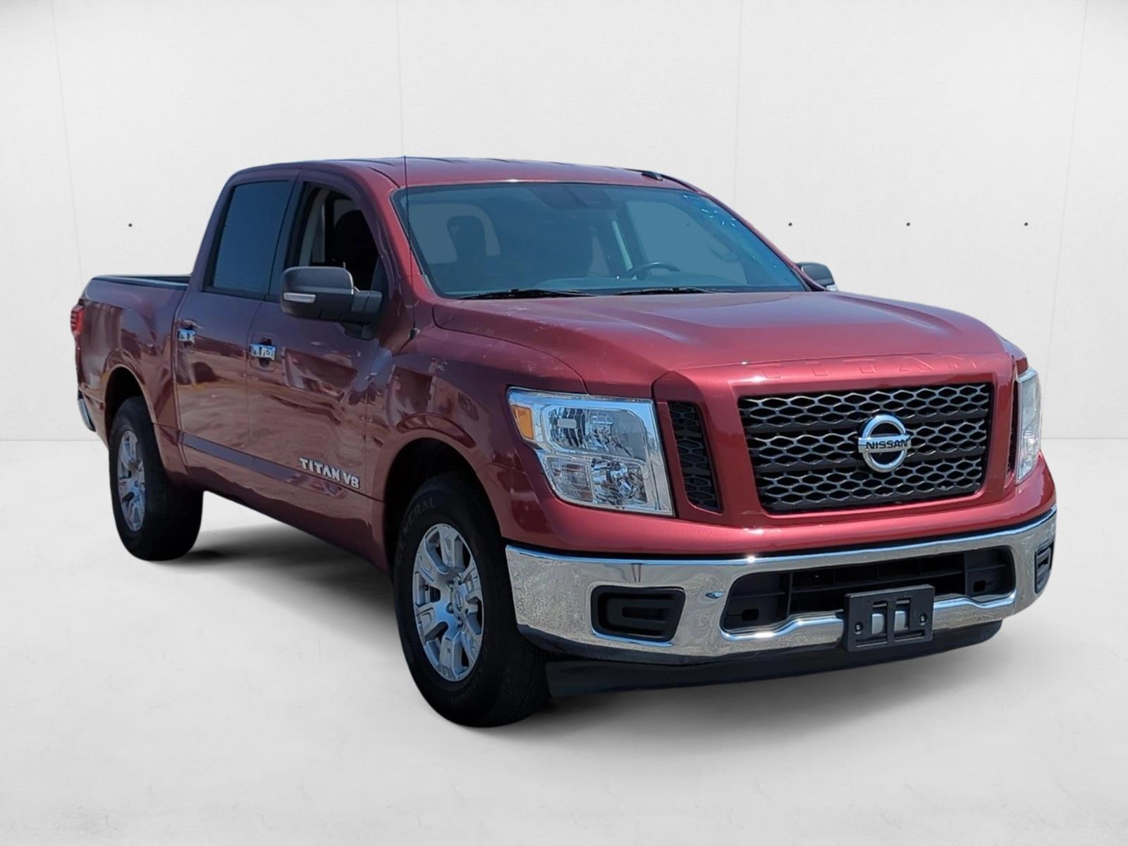 2019 Nissan Titan SV Crew Cab photo 3