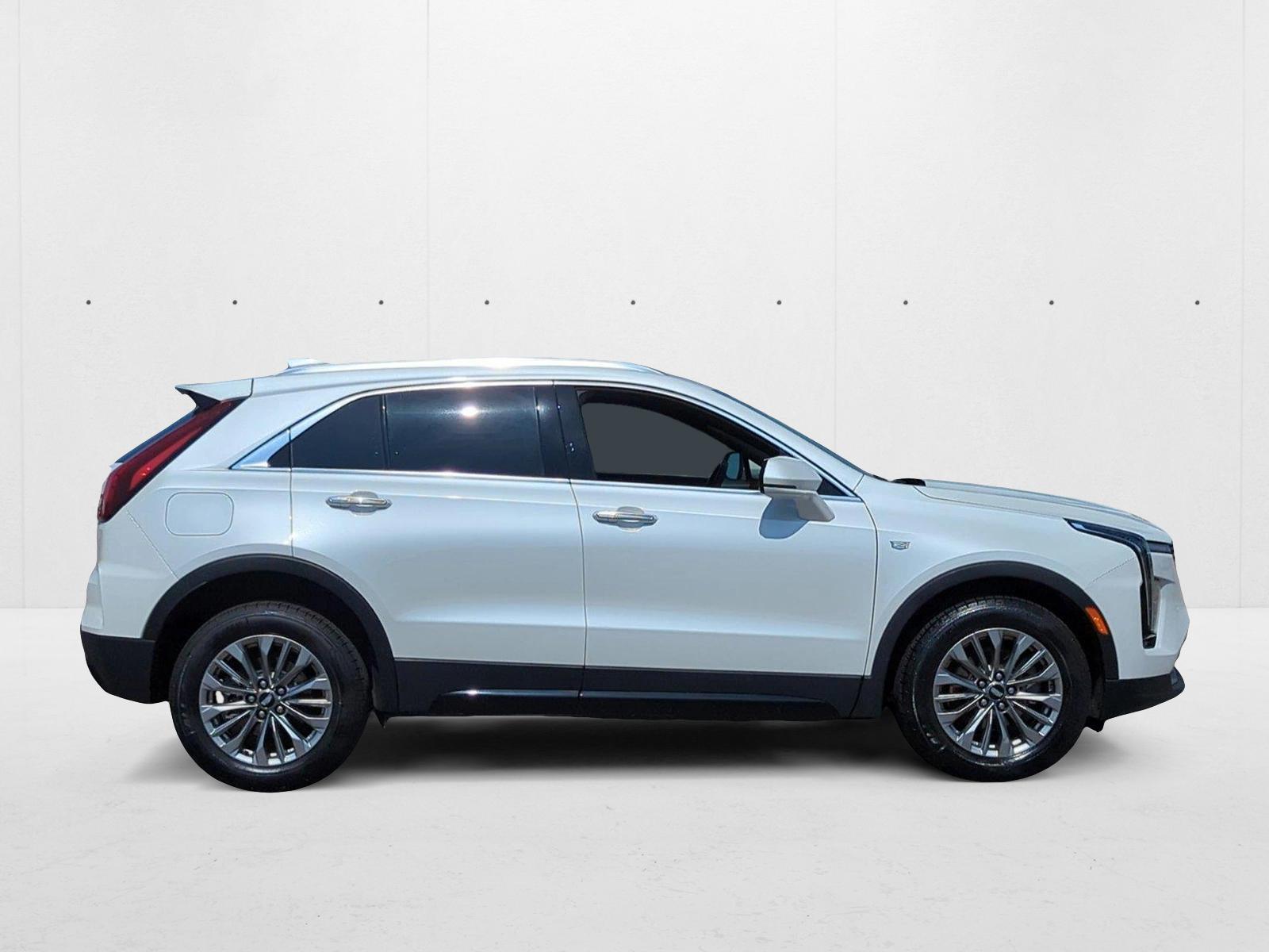 2024 Cadillac XT4 Premium Luxury photo 4