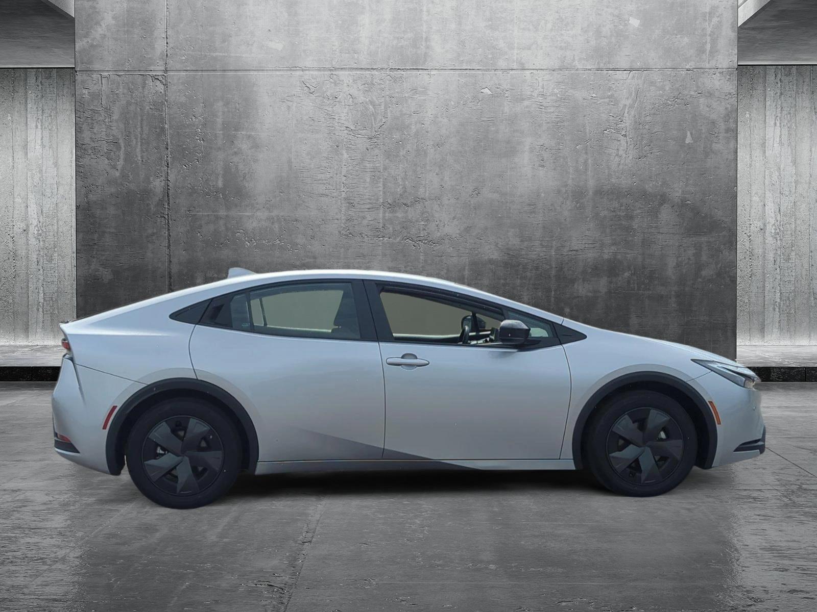 2024 Toyota Prius LE photo 4