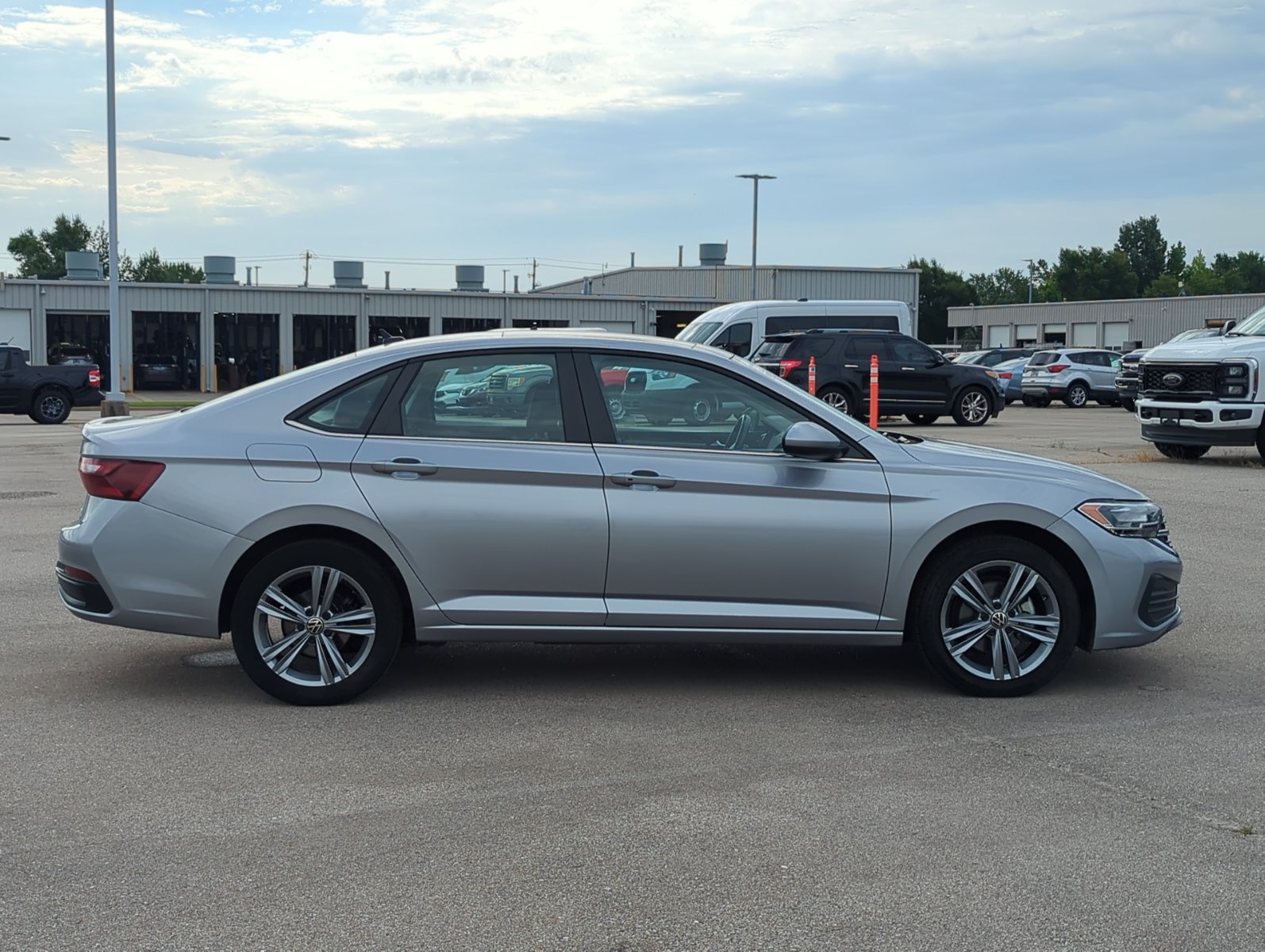 Used 2024 Volkswagen Jetta 1.5T SE Sedan