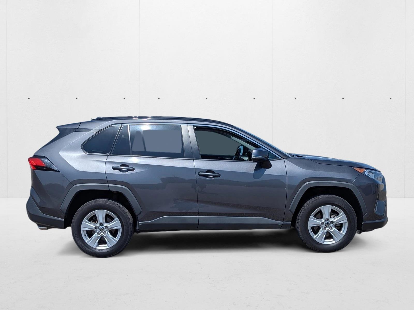 2021 Toyota RAV4 XLE photo 4
