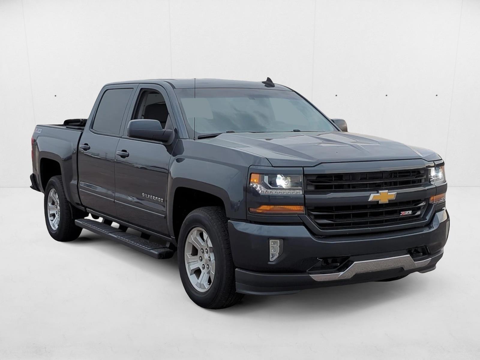 2017 Chevrolet Silverado 1500 LT photo 3