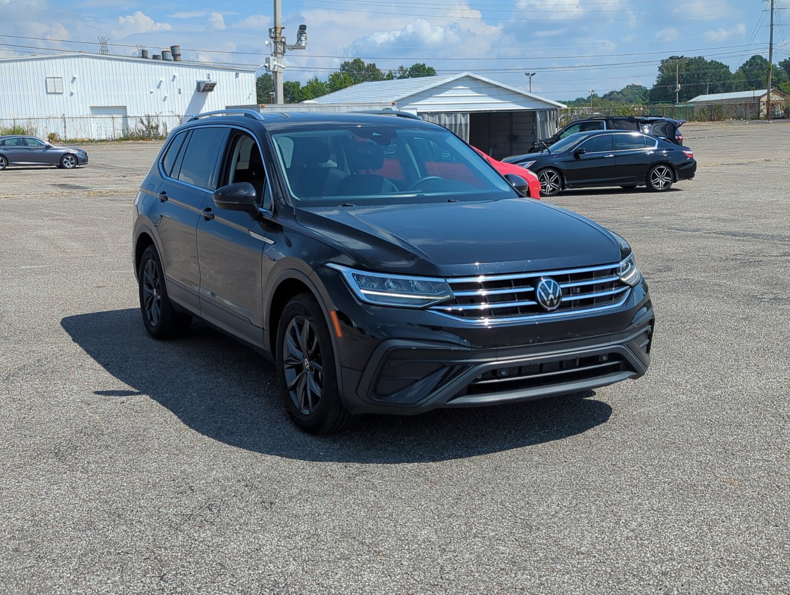 2022 Volkswagen Tiguan SE photo 3