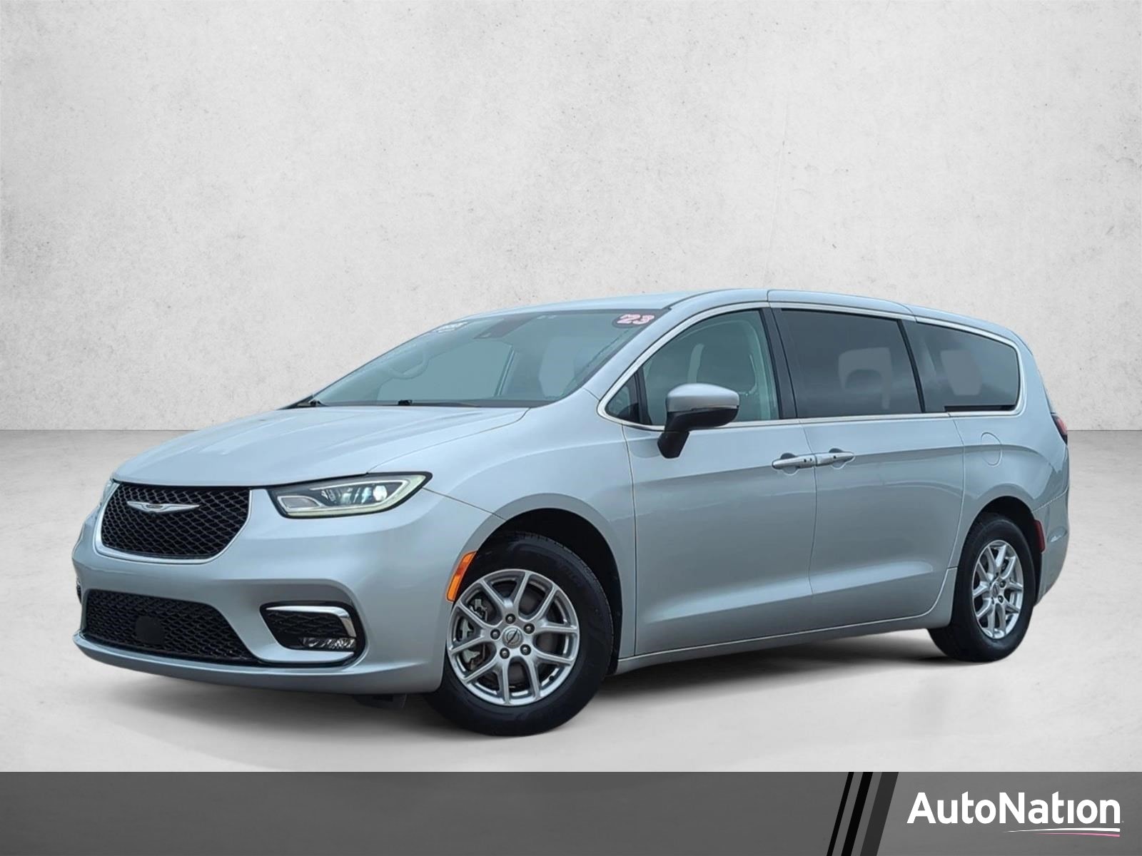 2023 Chrysler Pacifica Touring L's photo
