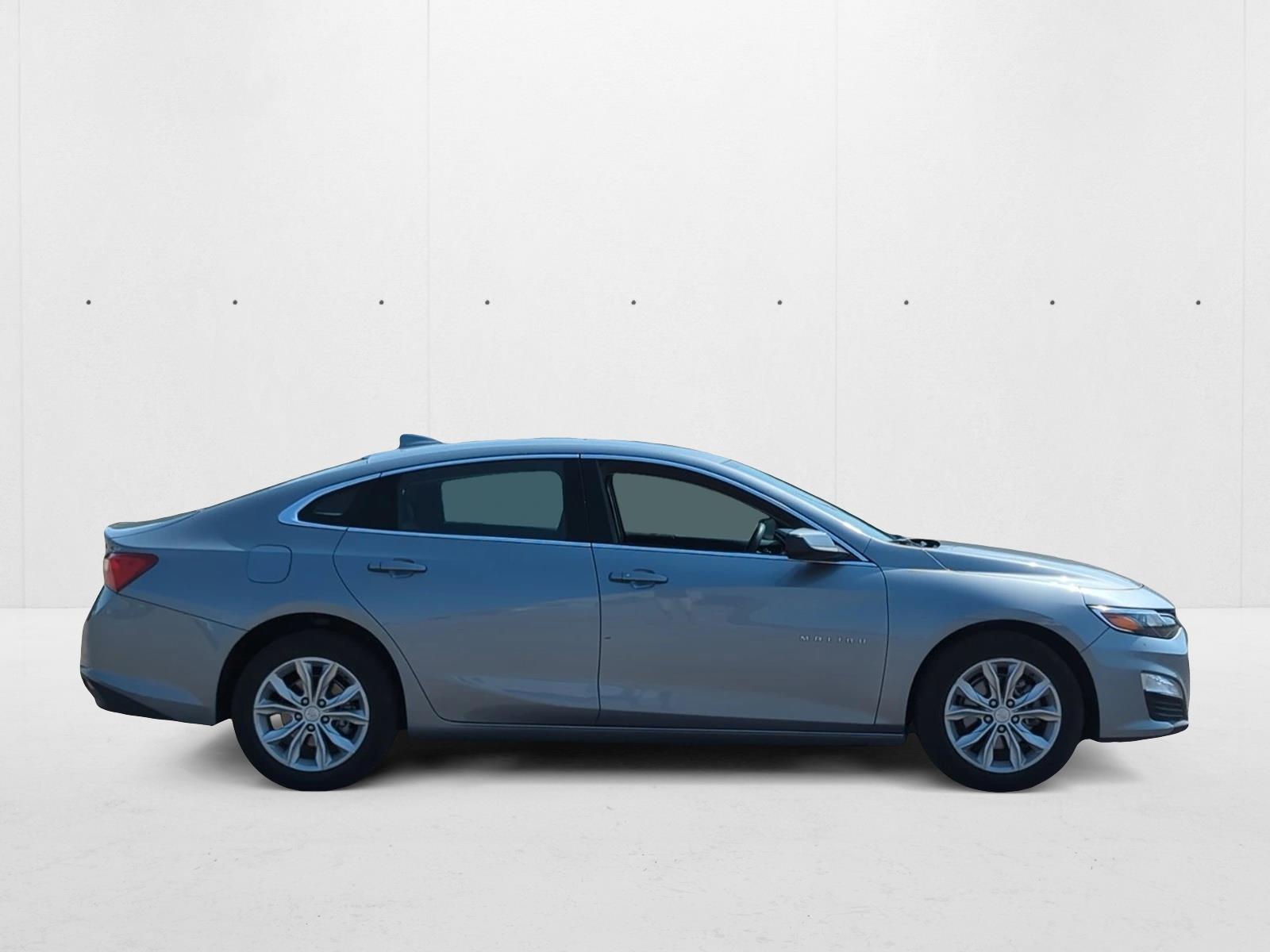 2024 Chevrolet Malibu 1LT photo 2