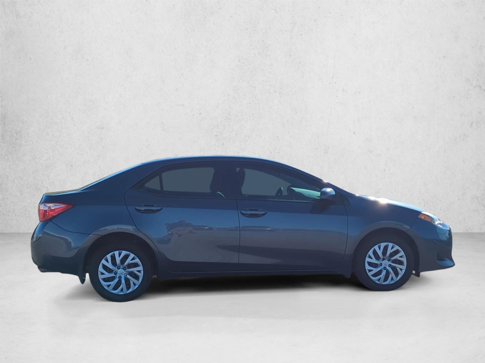 2018 Toyota Corolla LE photo 4