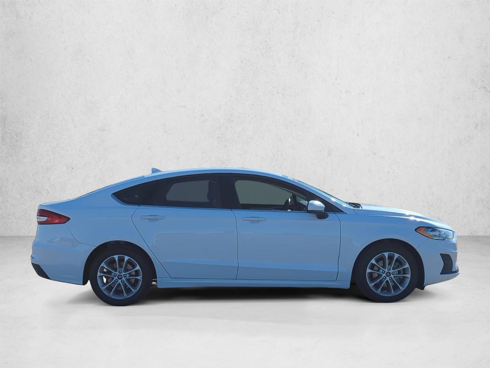 2019 Ford Fusion Hybrid SE photo 4