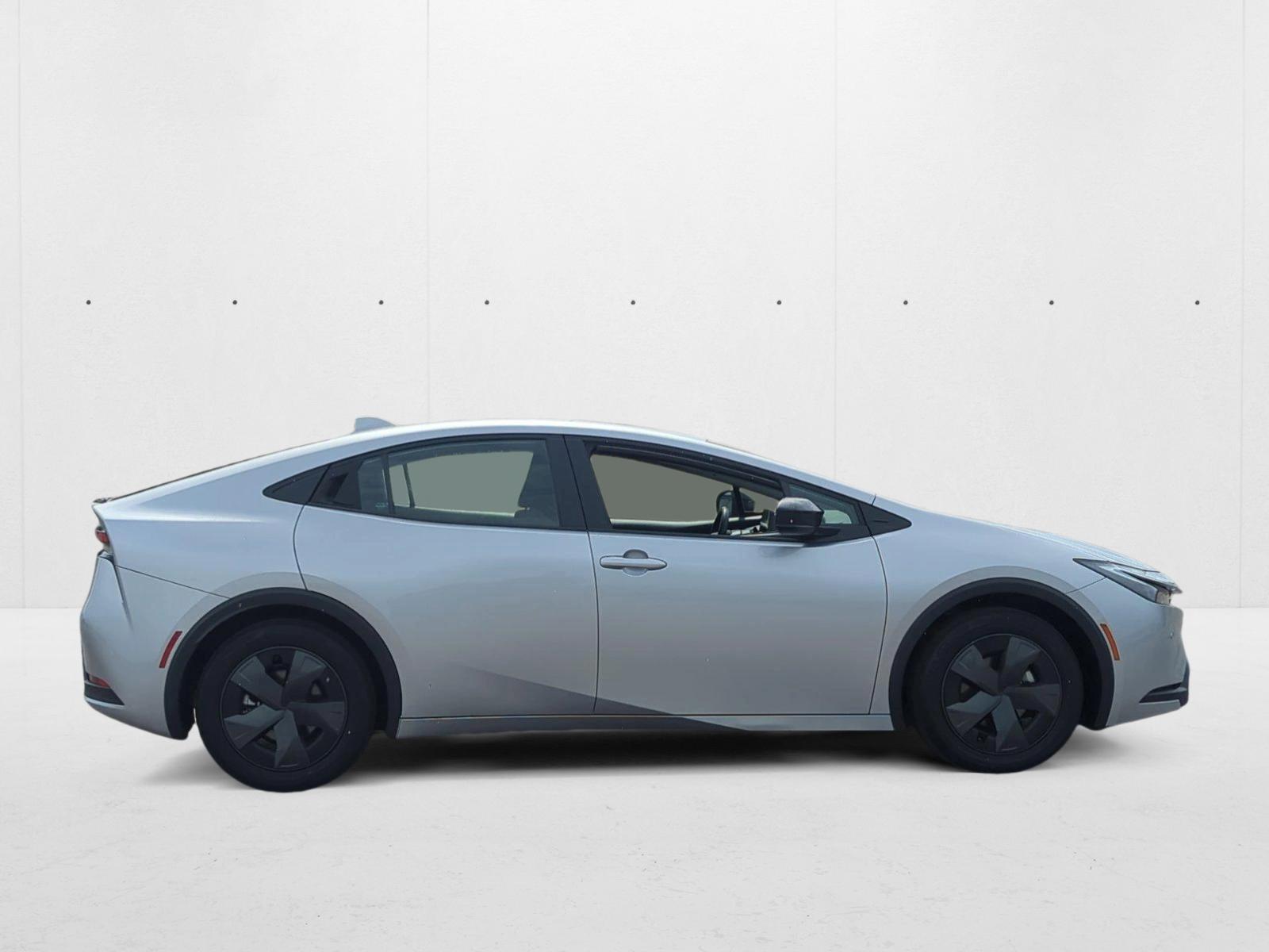 2024 Toyota Prius LE photo 4