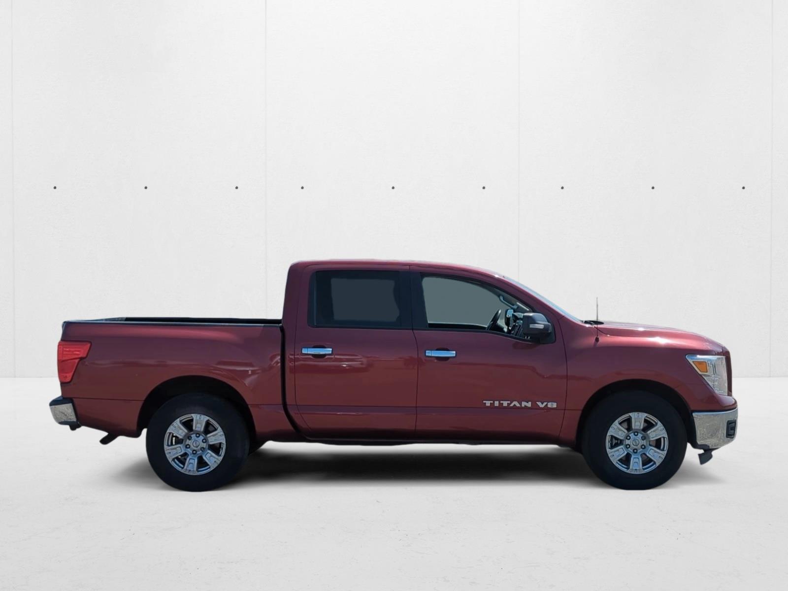2019 Nissan Titan SV Crew Cab photo 4