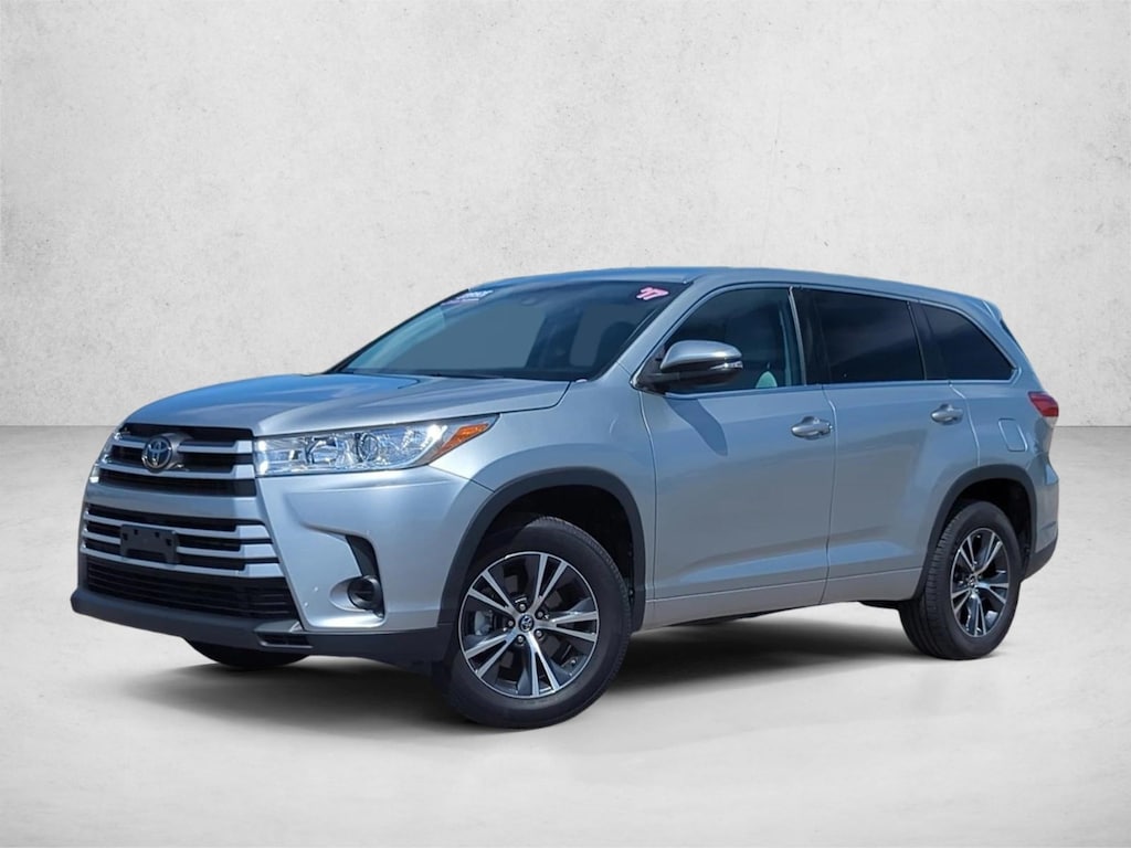 Used 2017 Toyota Highlander LE I4 SUV