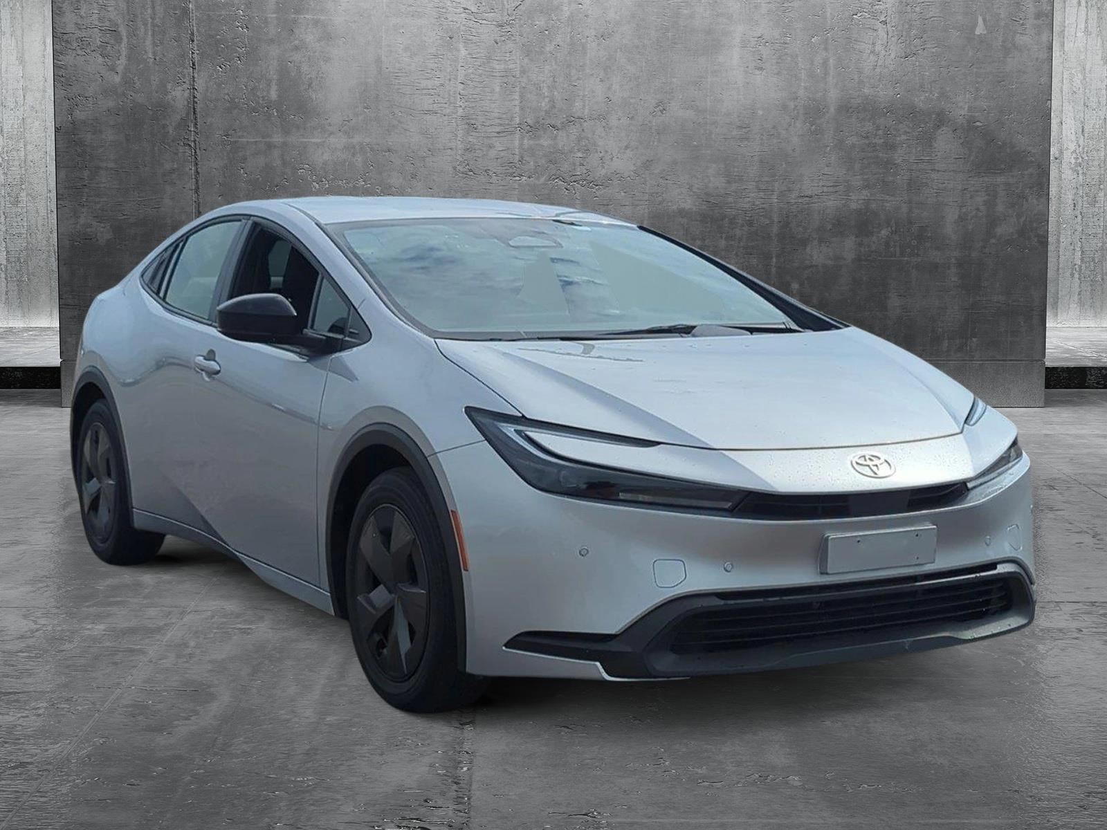 2024 Toyota Prius LE photo 3