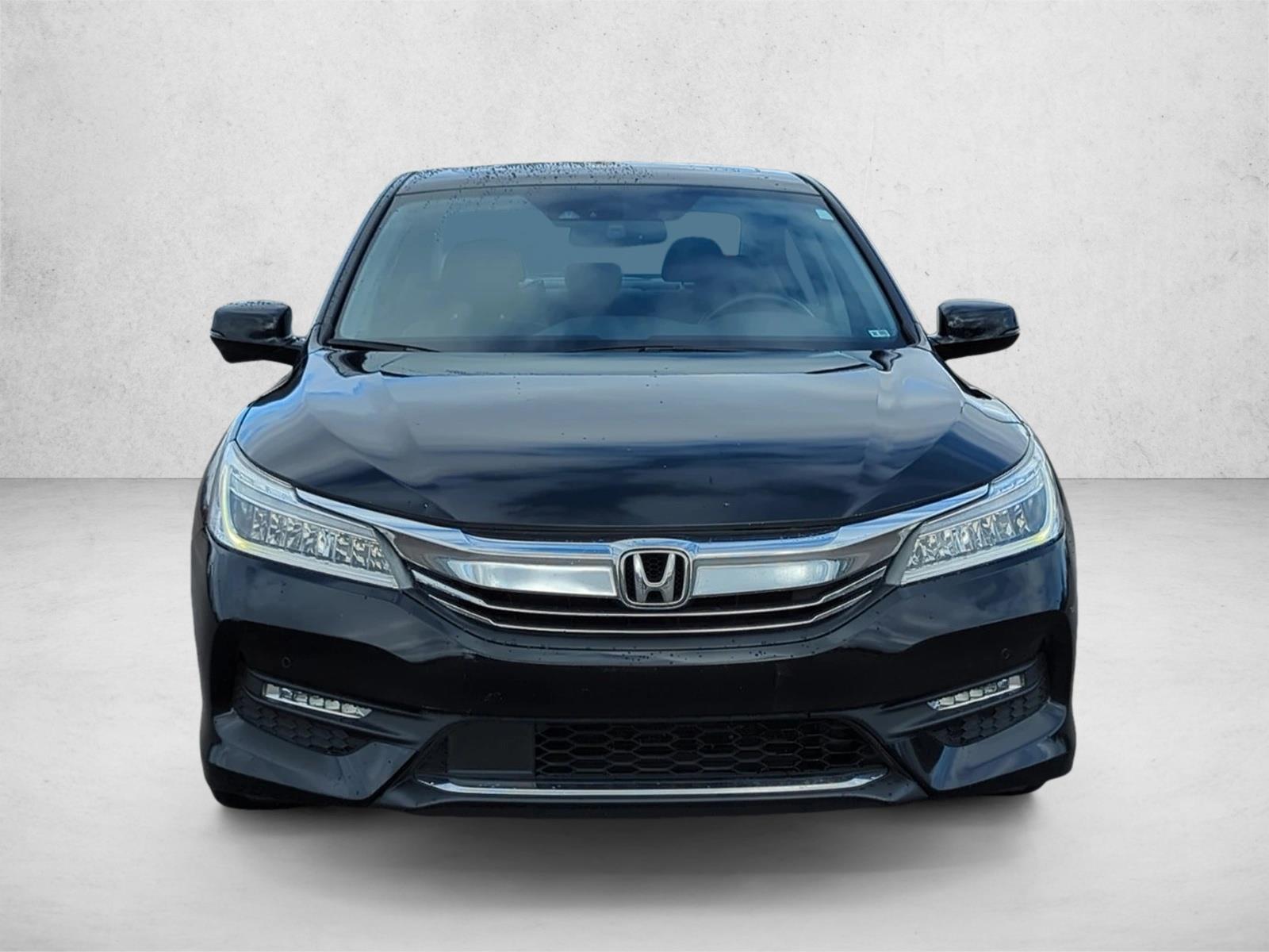 2017 Honda Accord Touring V6 photo 2