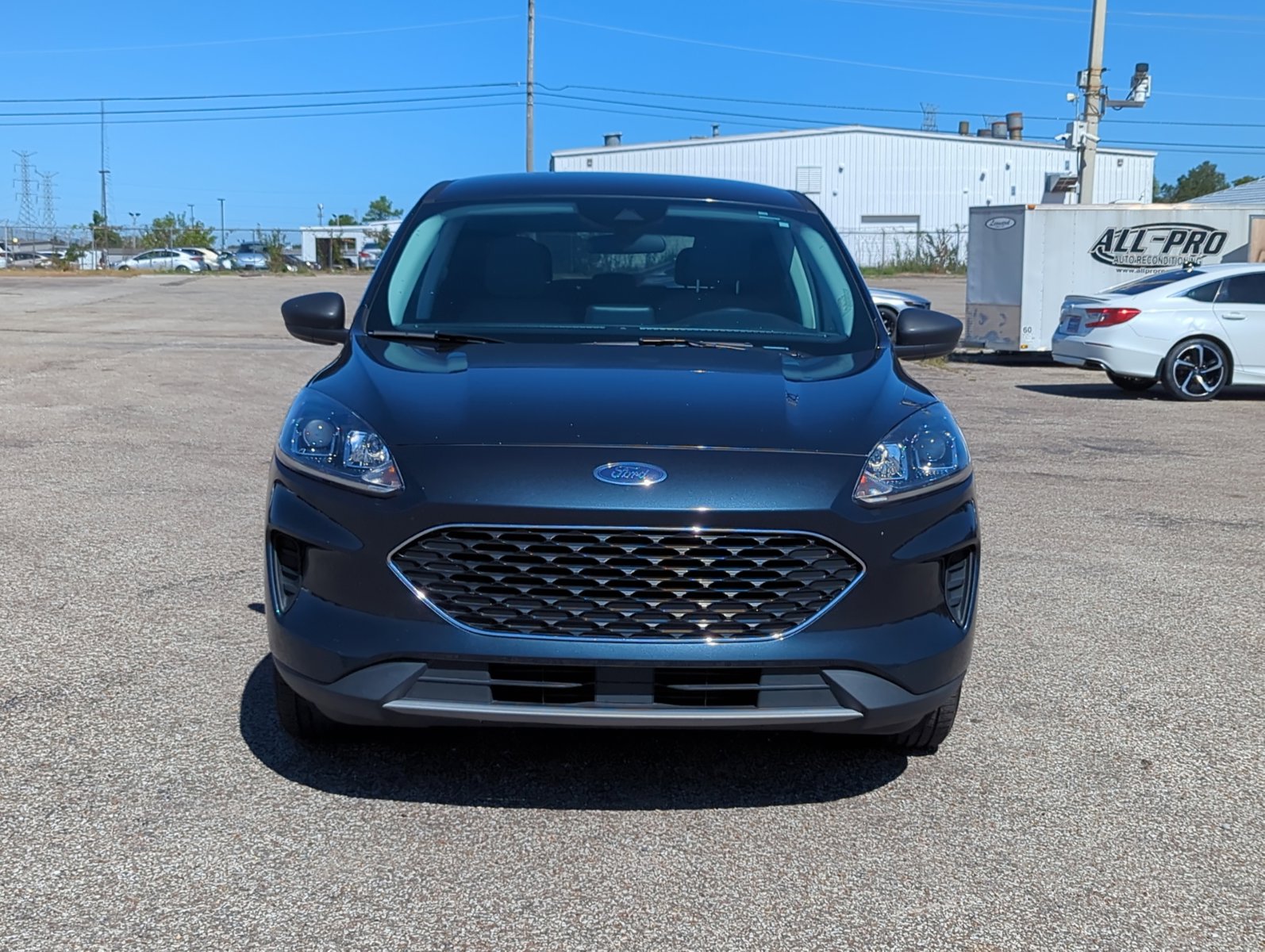 2022 Ford Escape SE photo 2