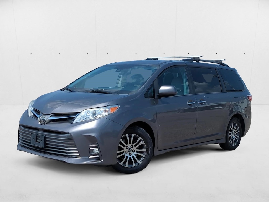 Used 2018 Toyota Sienna XLE 8 Passenger Van Passenger Van