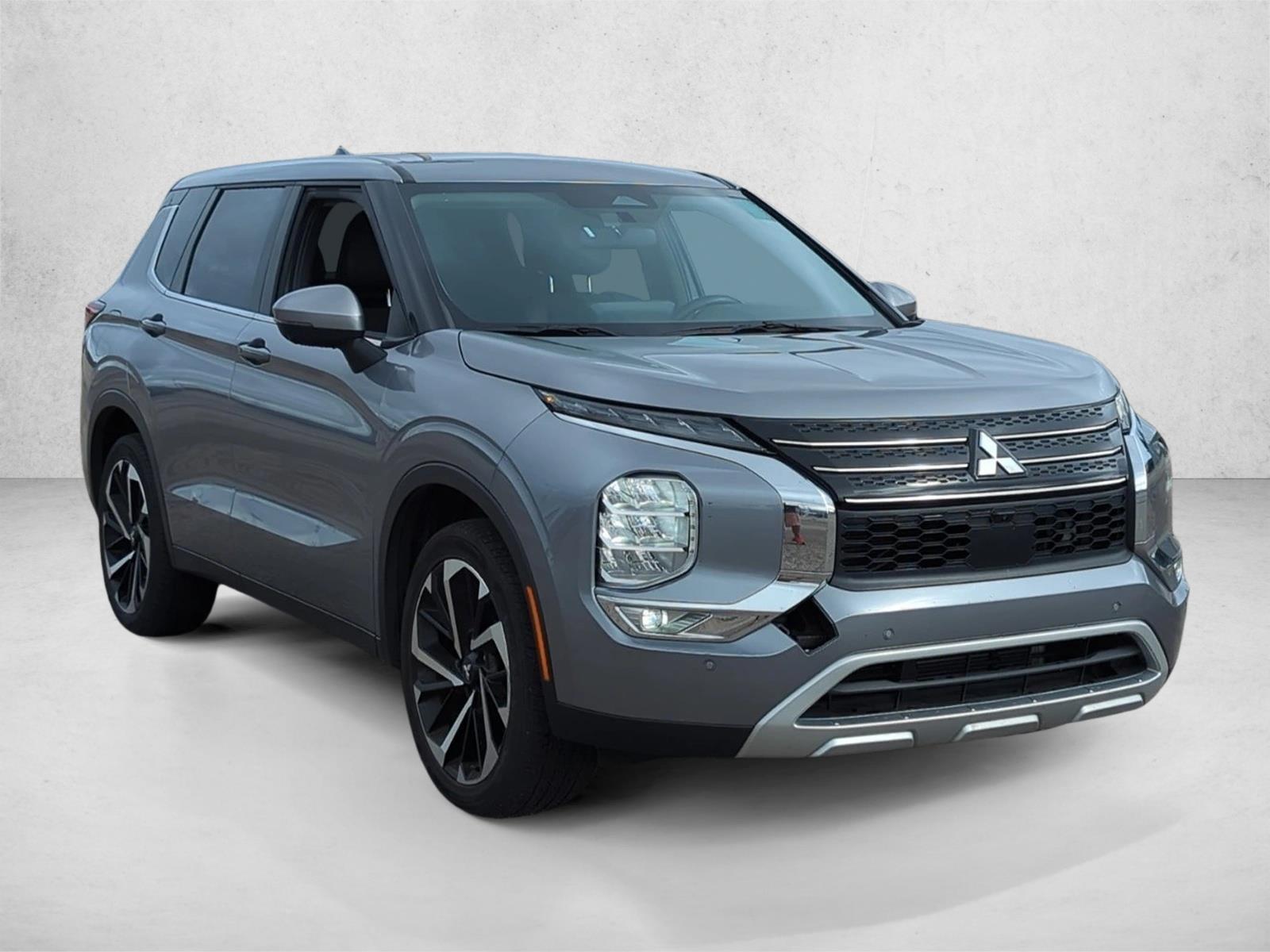 2024 Mitsubishi Outlander SE photo 2