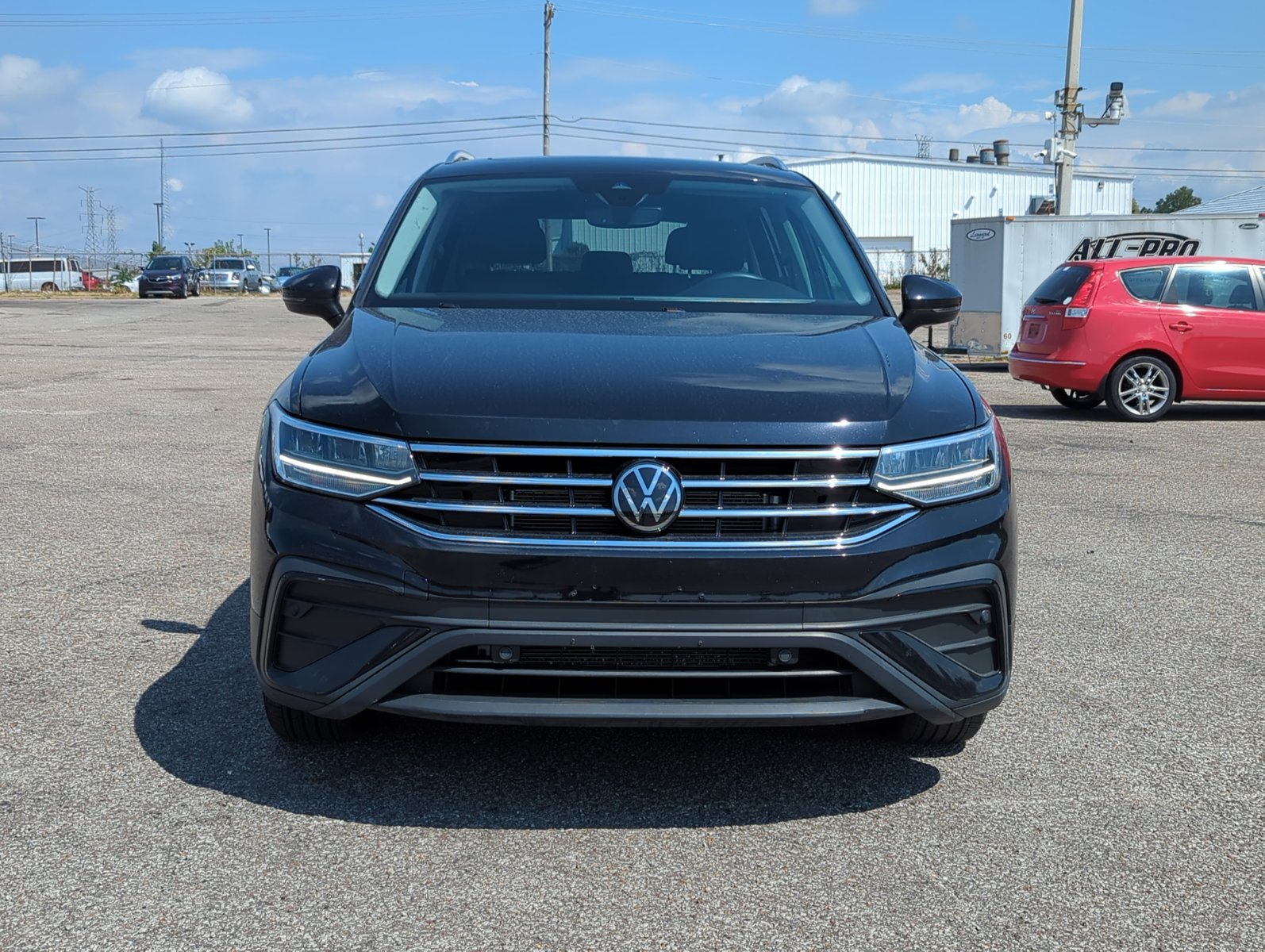 2022 Volkswagen Tiguan SE photo 2