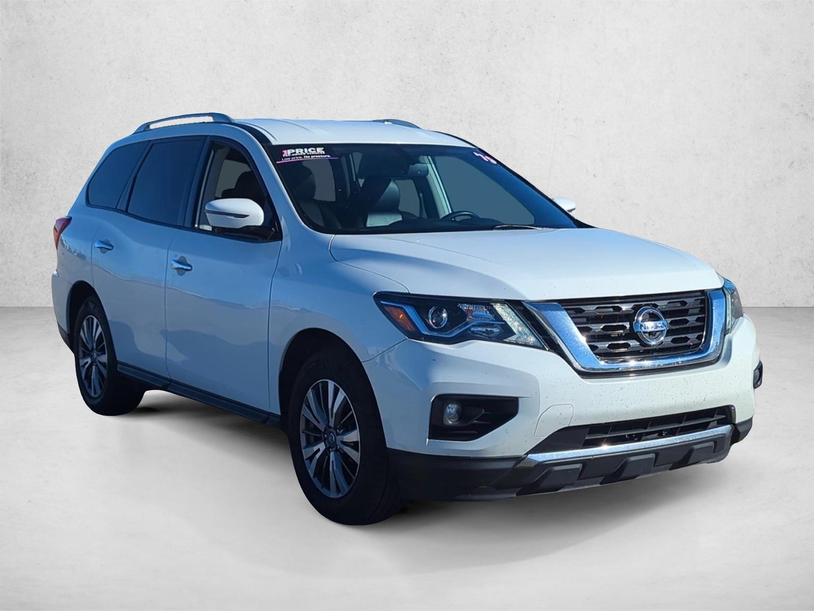 2019 Nissan Pathfinder SL photo 3