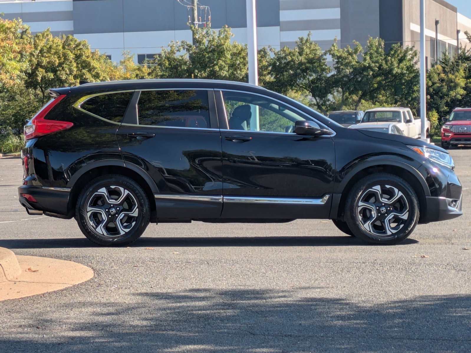 2017 Honda CR-V Touring photo 3