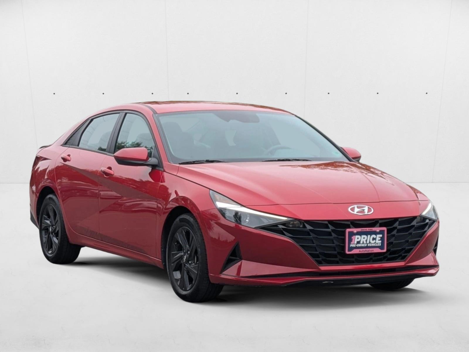 2023 Hyundai Elantra SEL photo 3