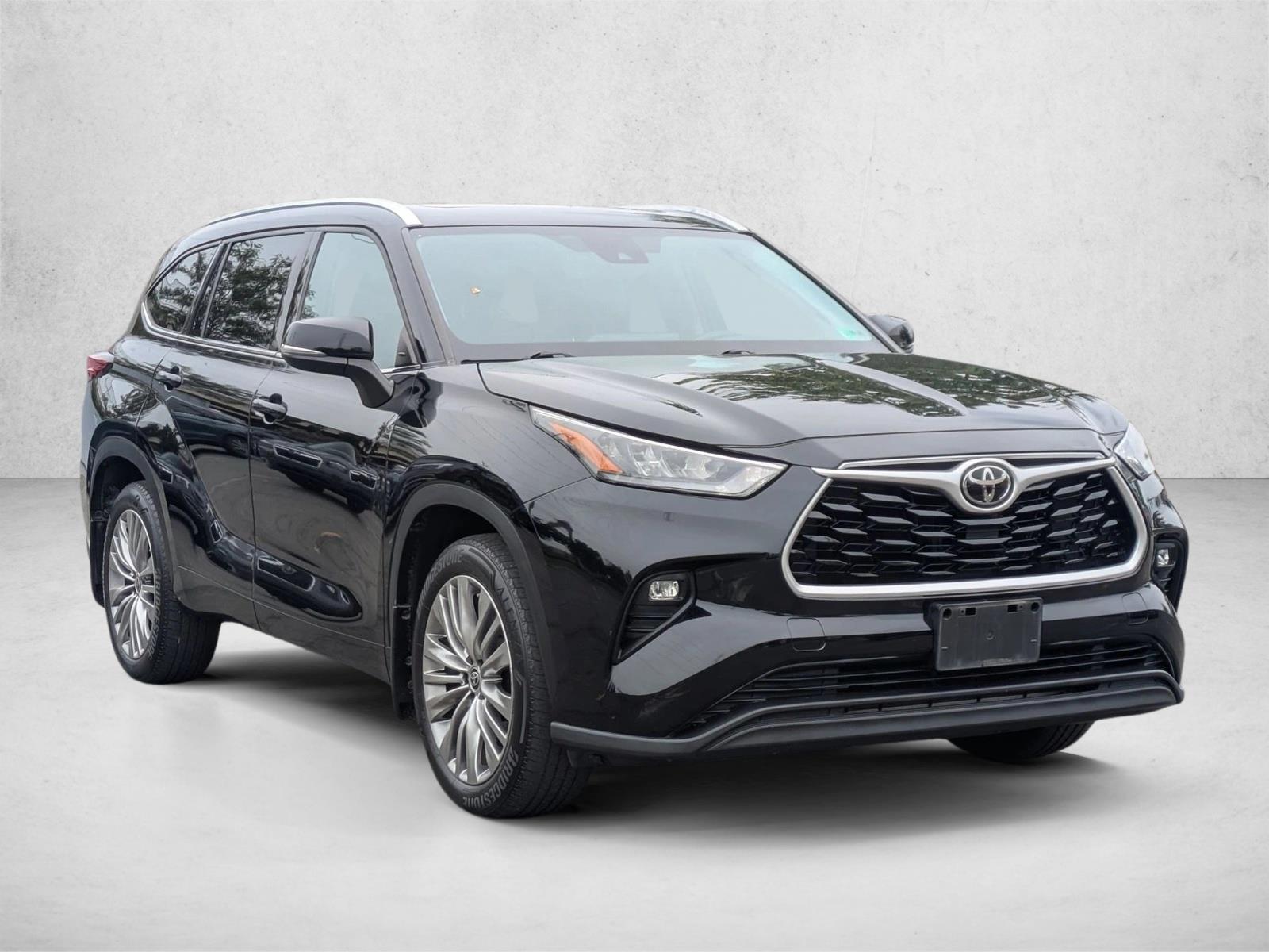 2020 Toyota Highlander XLE photo 3