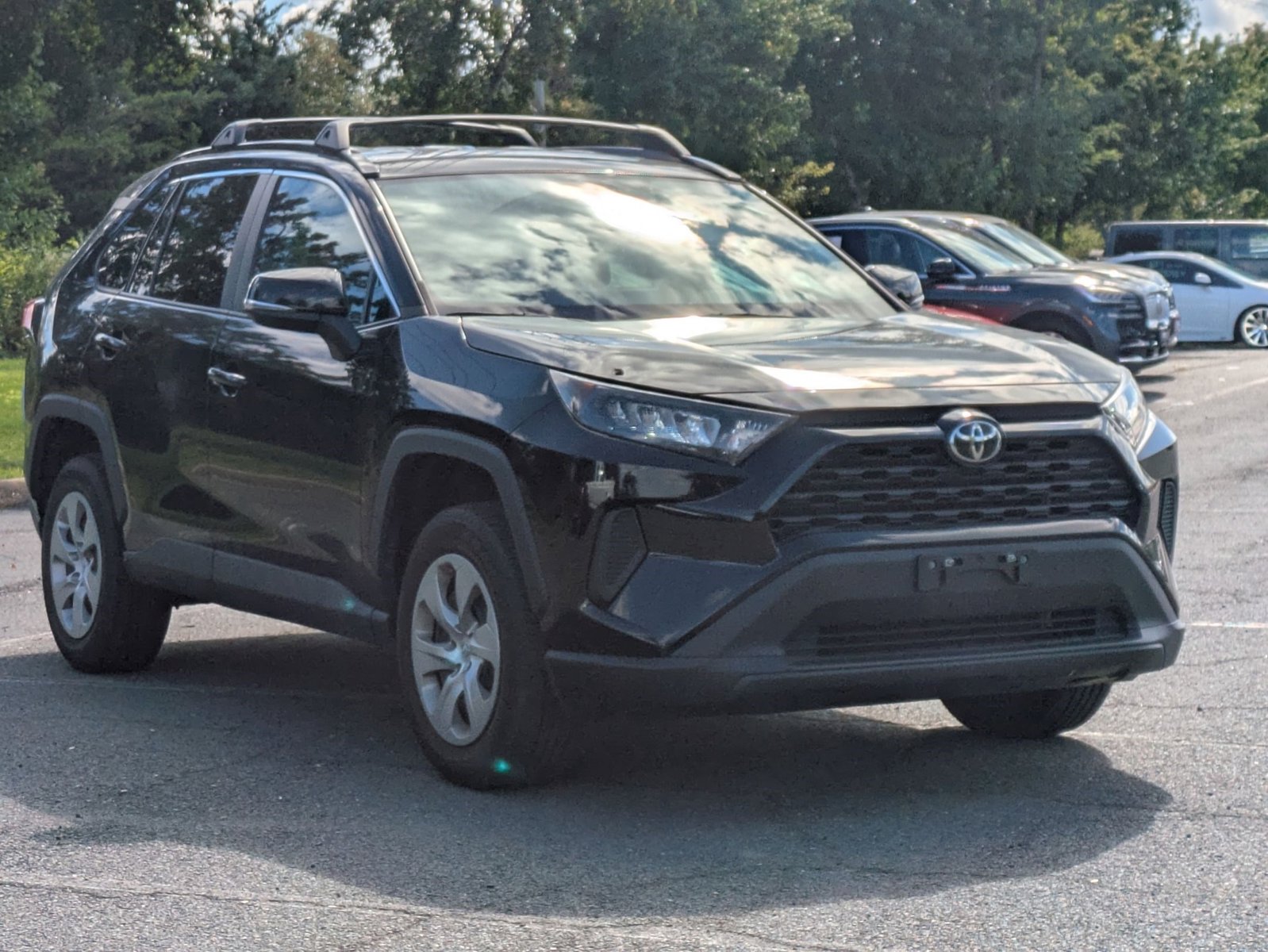 2021 Toyota RAV4 LE photo 2