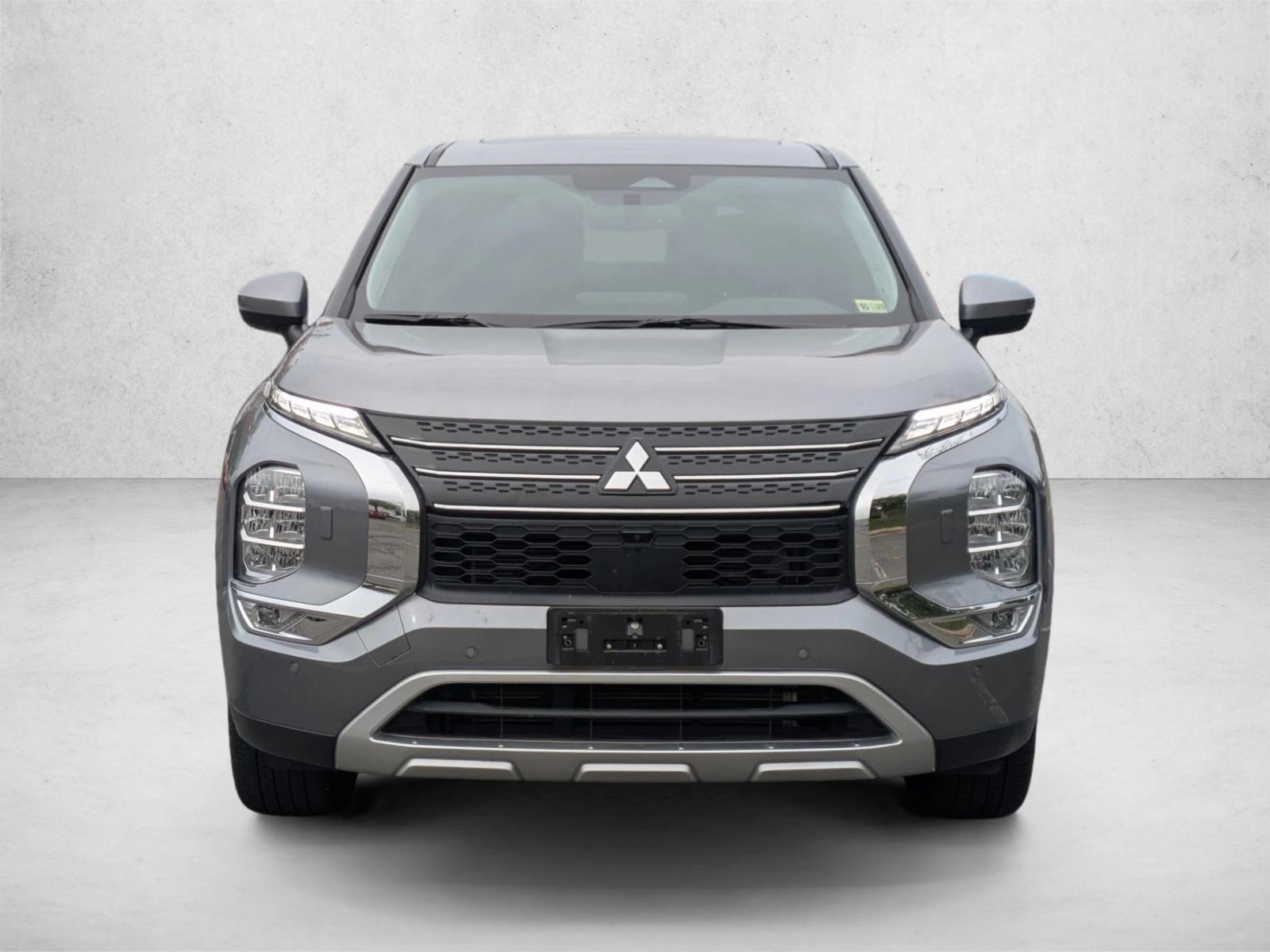 2023 Mitsubishi Outlander SE photo 2