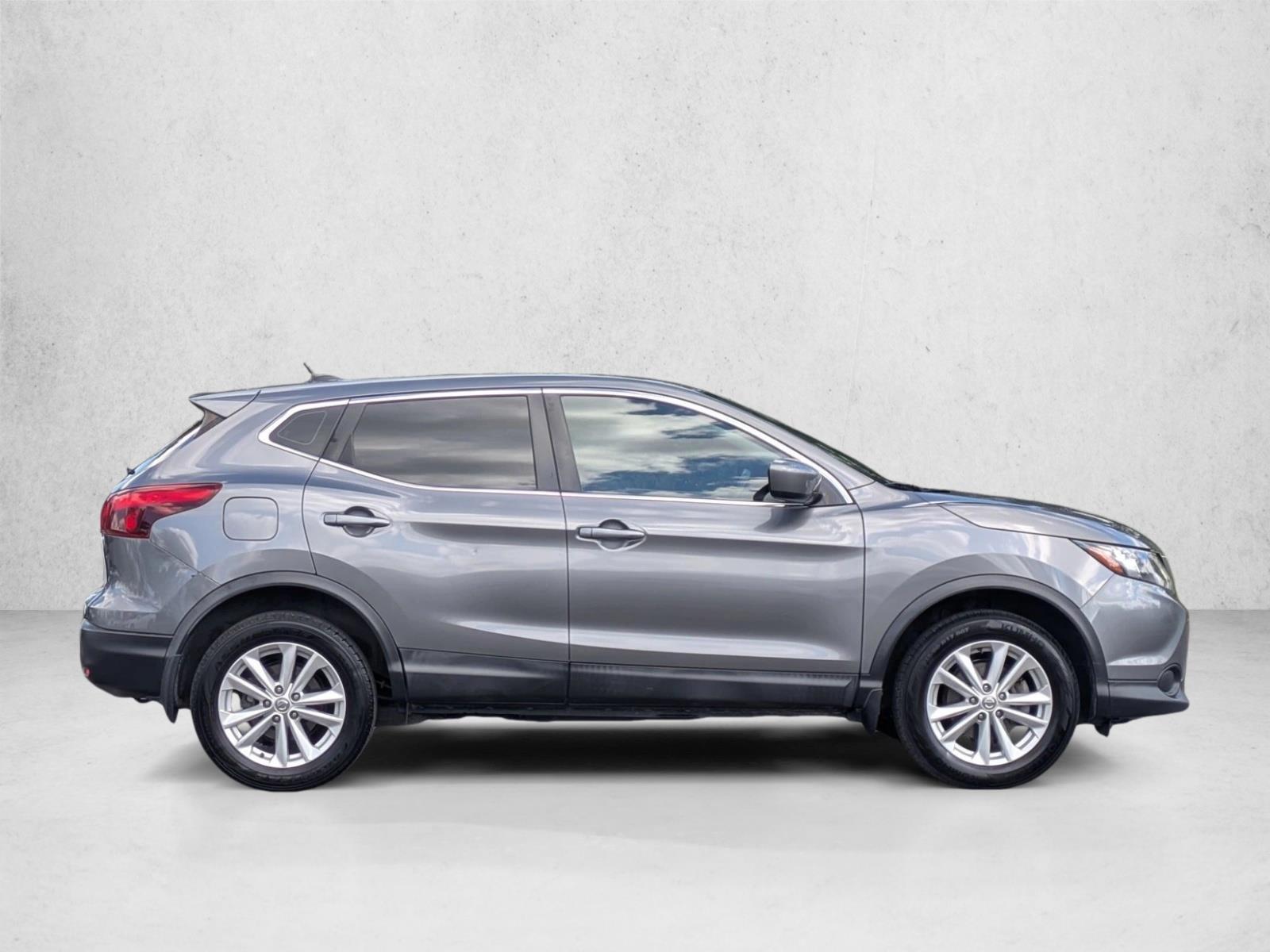 2017 Nissan Rogue Sport S photo 4