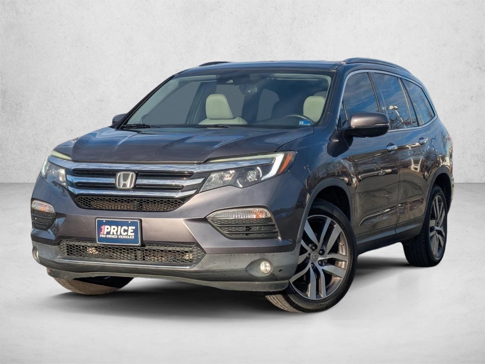 2016 Honda Pilot Elite's photo