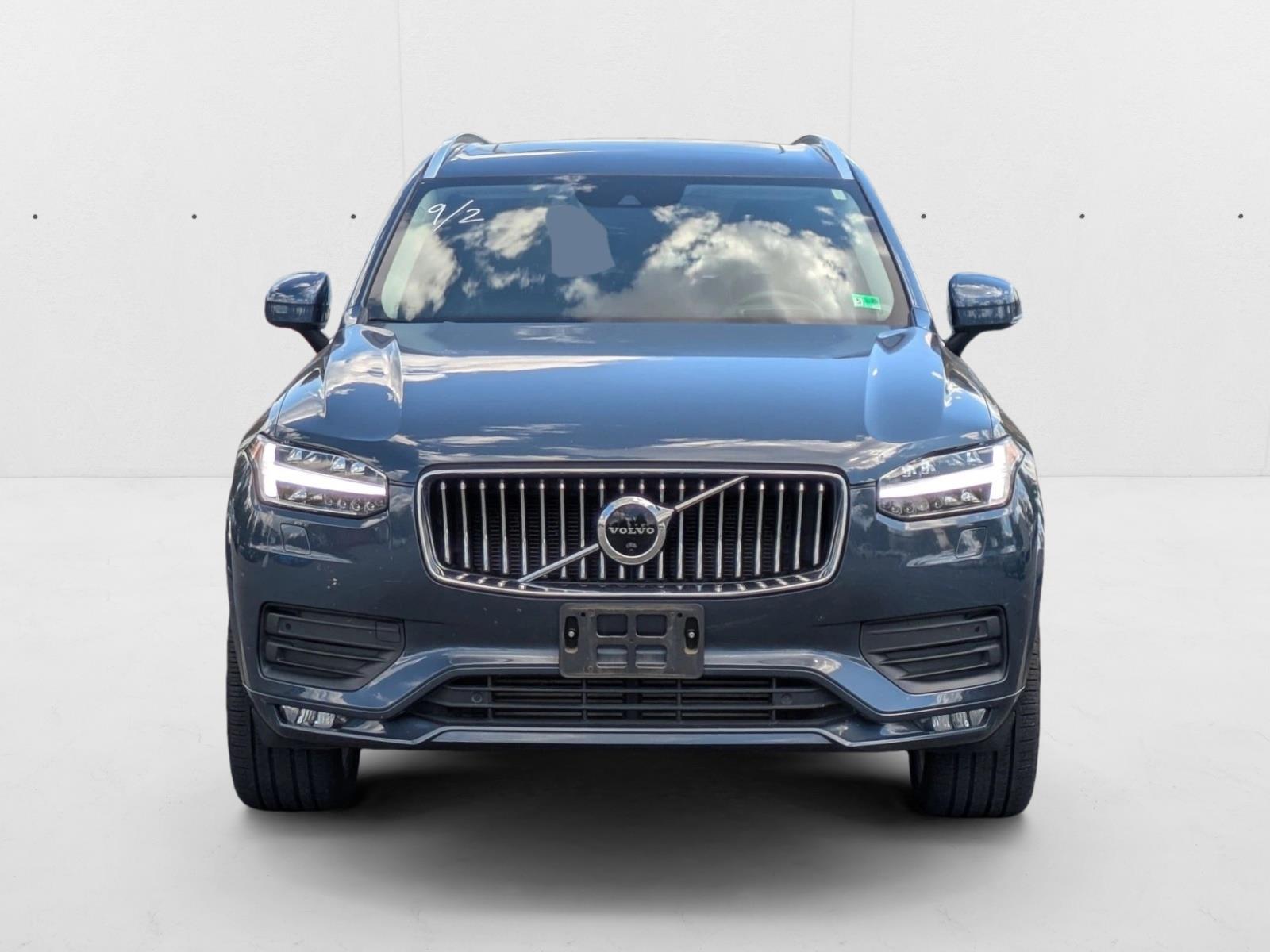 2022 Volvo XC90 T6 AWD Momentum photo 2