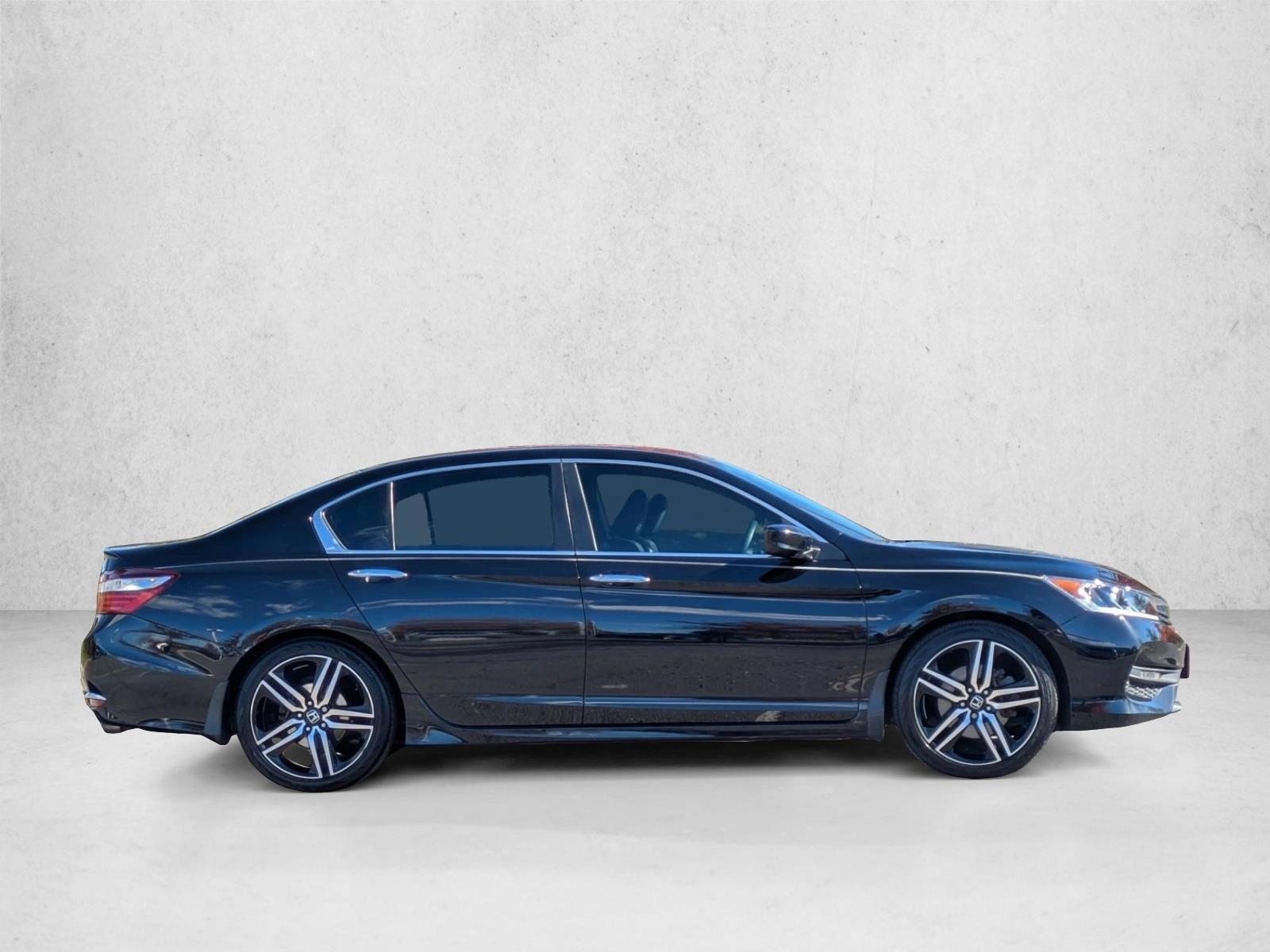 2017 Honda Accord Sport photo 4