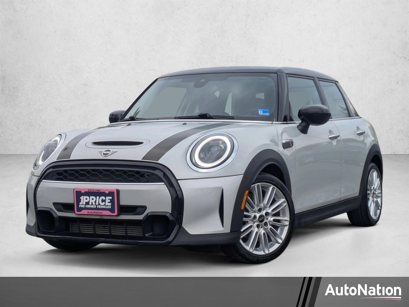 2022 MINI Hardtop Cooper S's photo