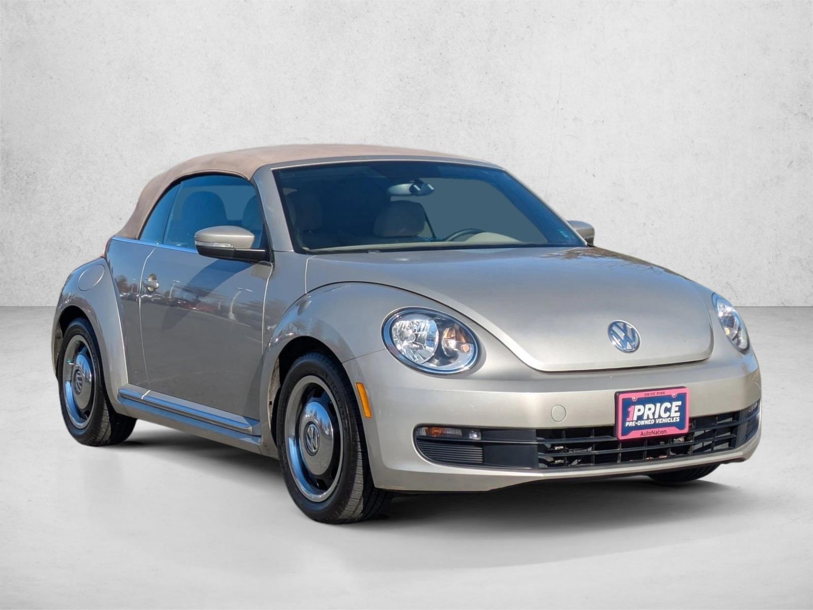 2013 Volkswagen Beetle 2.5L Convertible photo 3