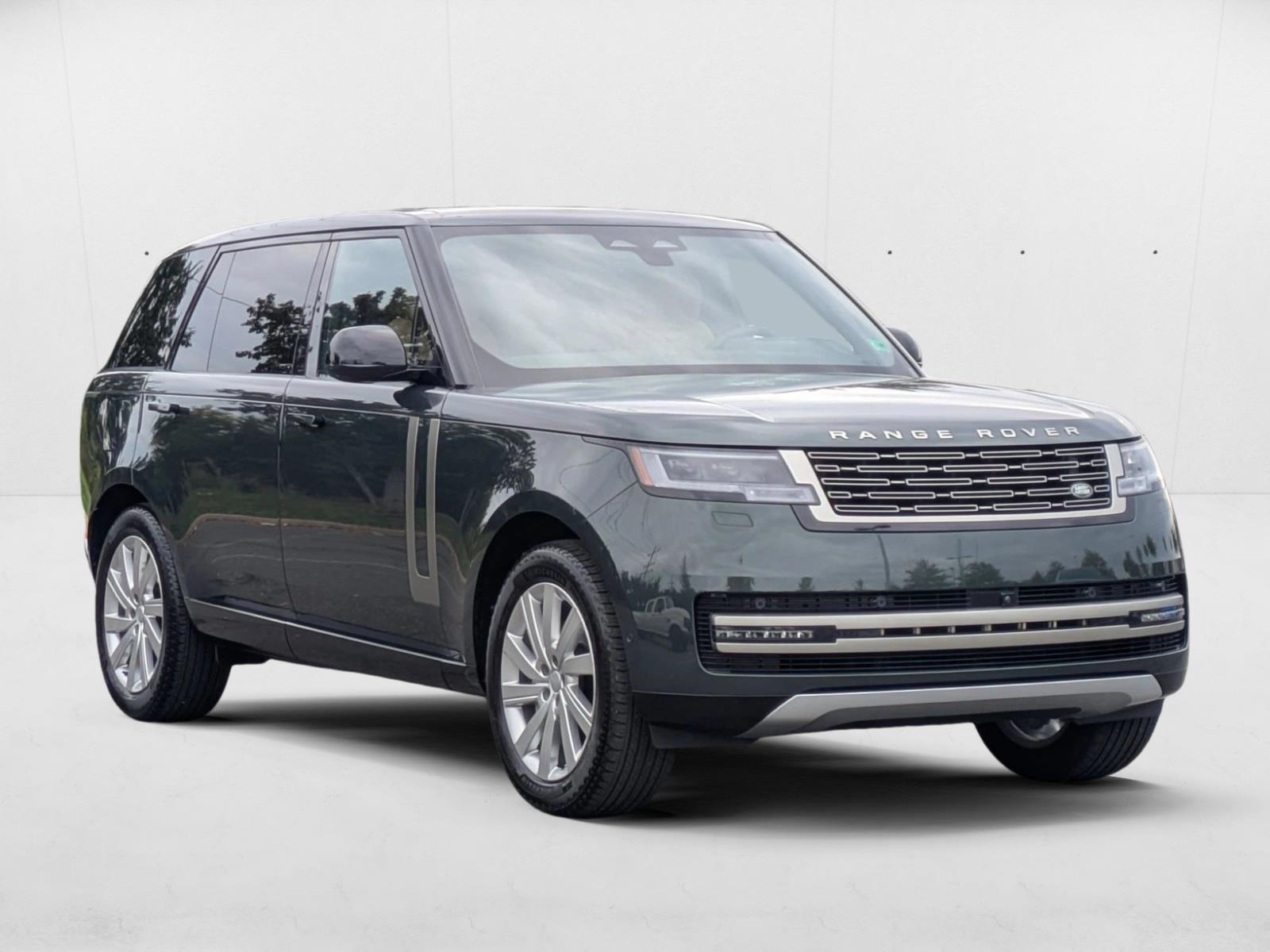 2024 Land Rover Range Rover SE photo 3