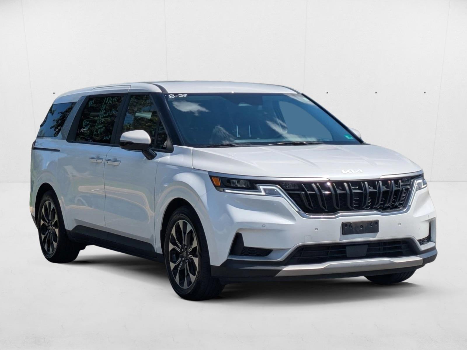 2024 Kia Carnival EX photo 3