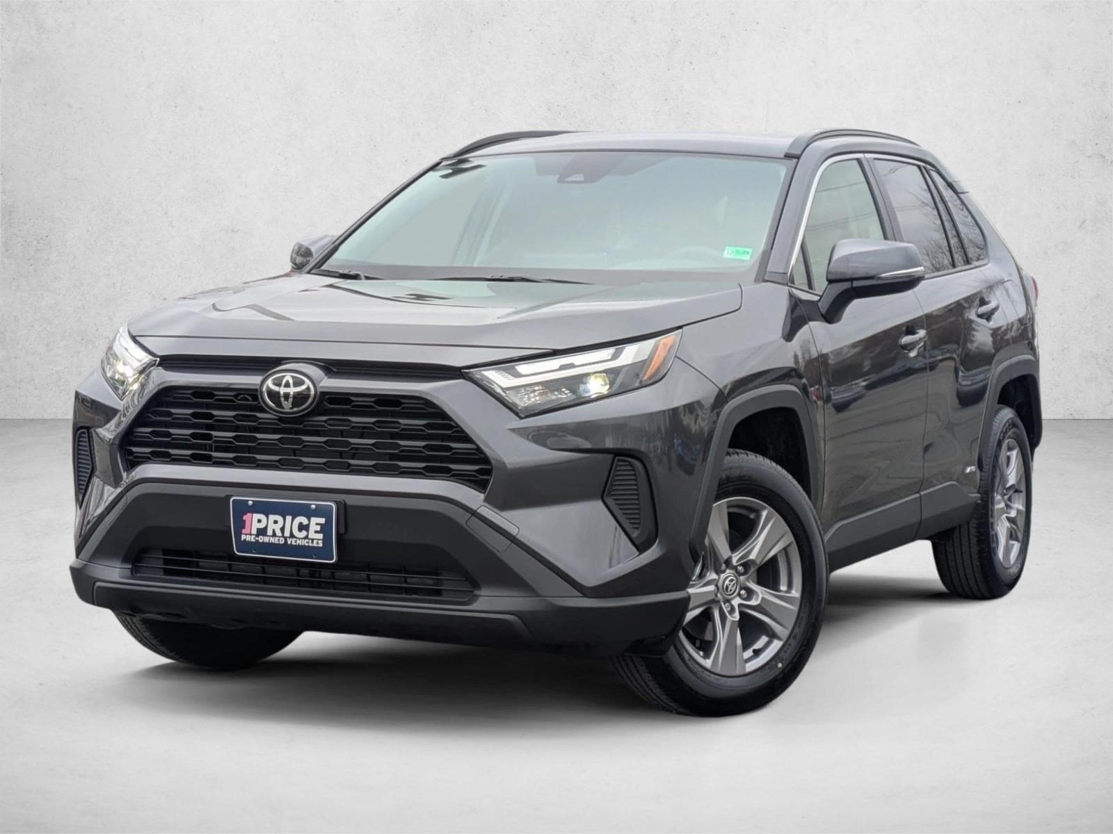 2025 Toyota RAV4 XLE's photo