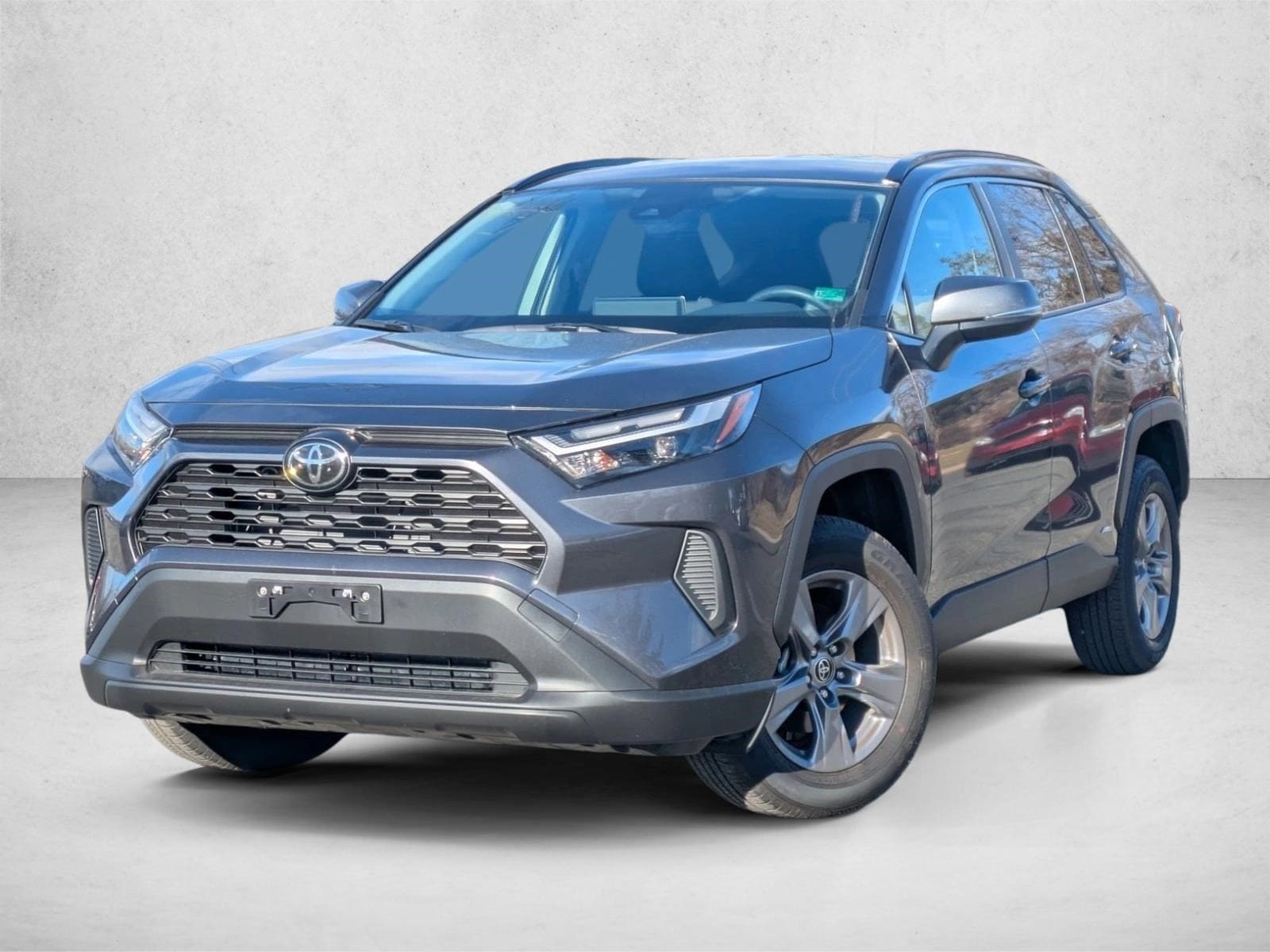2025 Toyota RAV4 XLE's photo