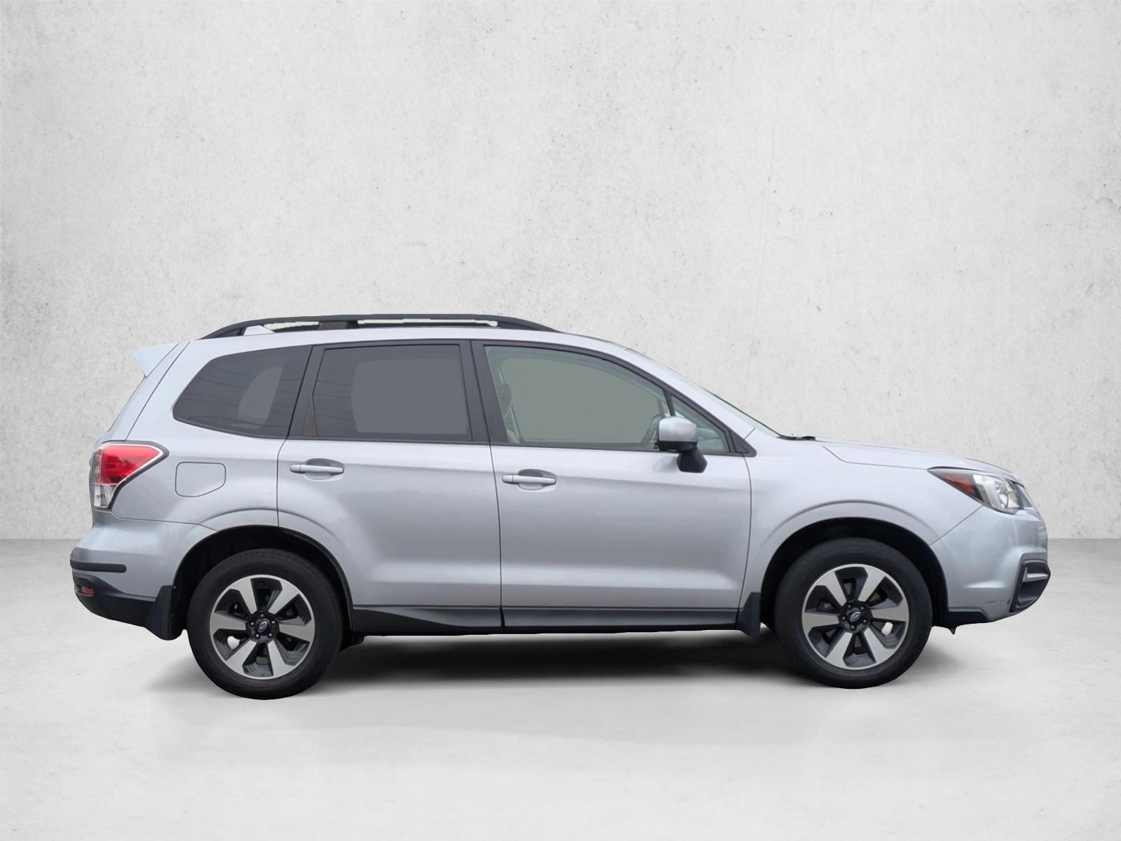 2017 Subaru Forester 2.5i Premium photo 4
