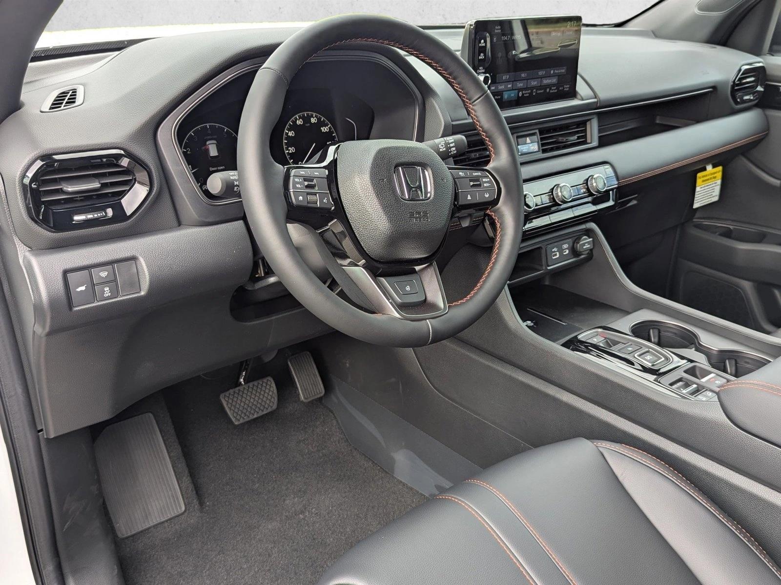 2025 Honda Pilot TrailSport photo 3