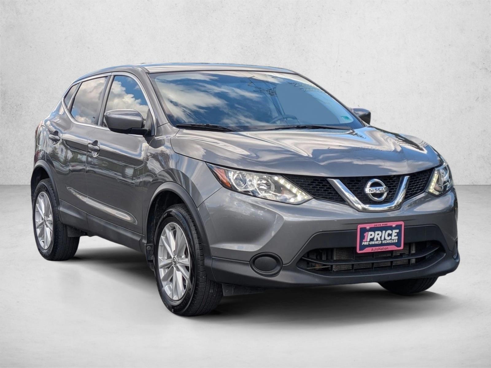 2017 Nissan Rogue Sport S photo 3