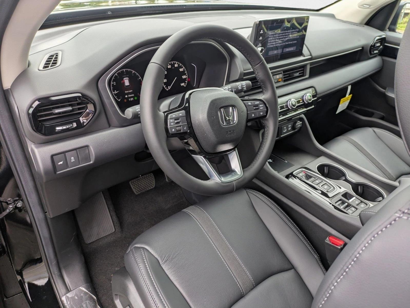 2025 Honda Pilot Touring photo 3