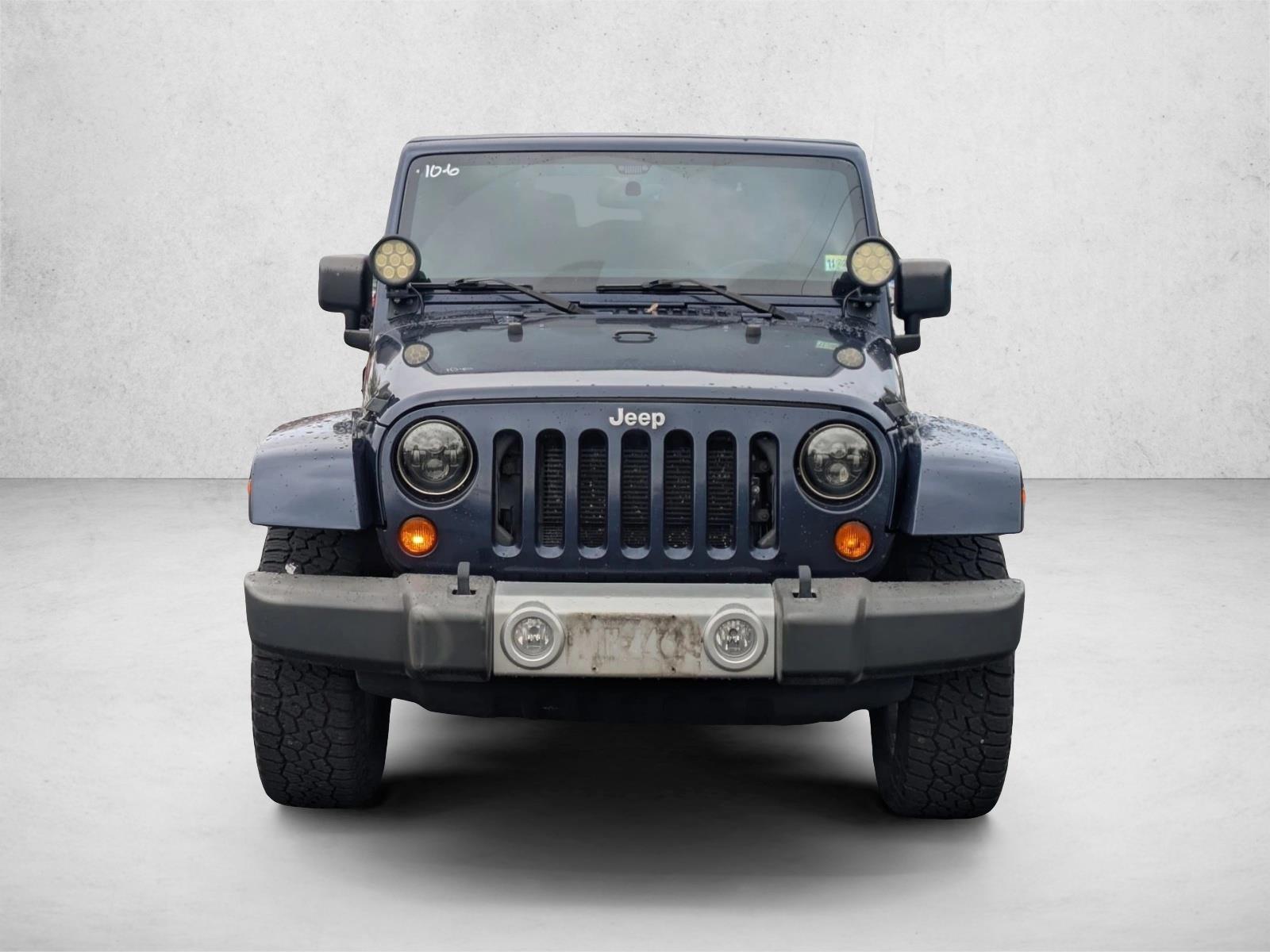 2013 Jeep Wrangler Sahara photo 2