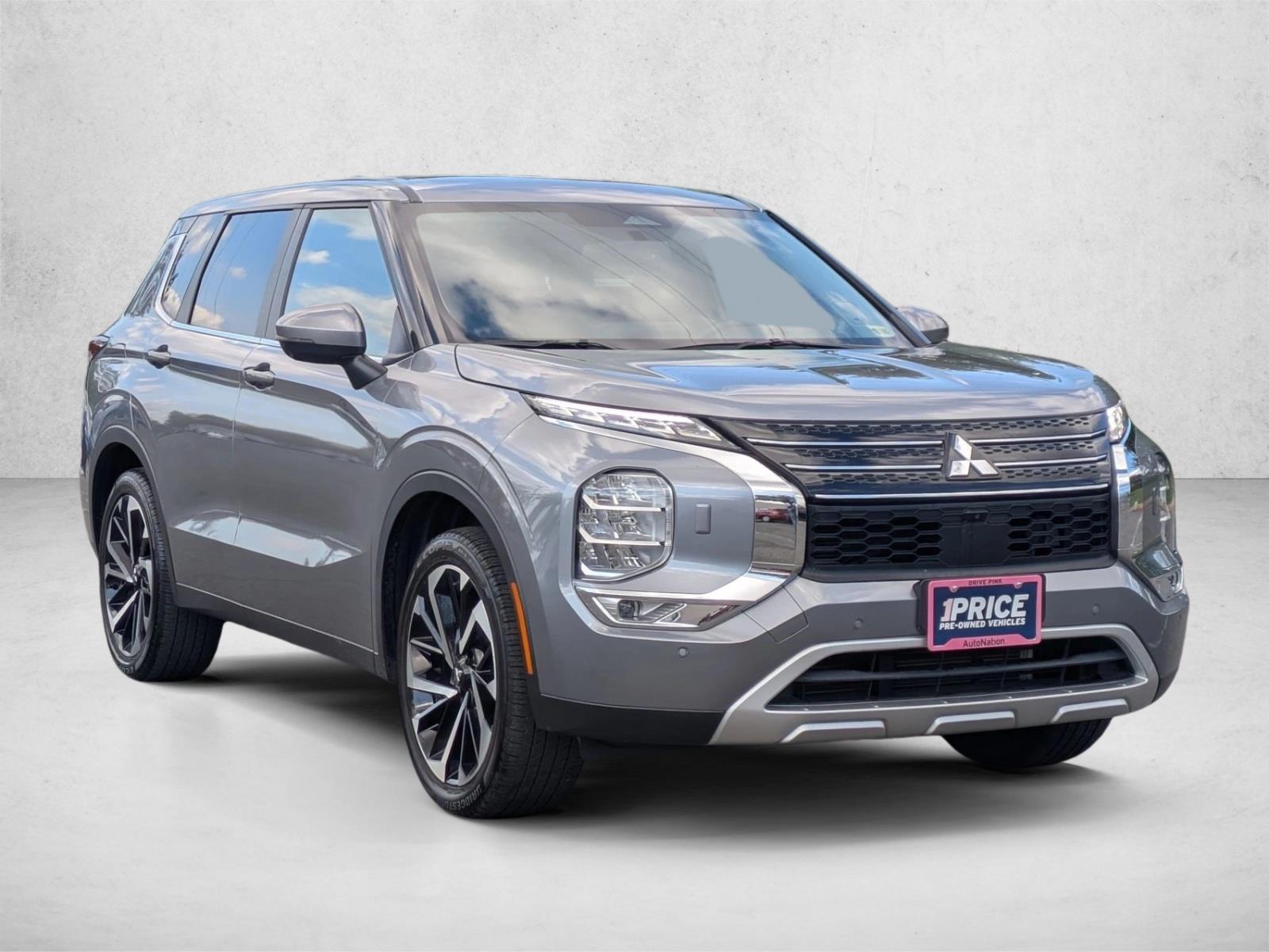 2023 Mitsubishi Outlander SE photo 3