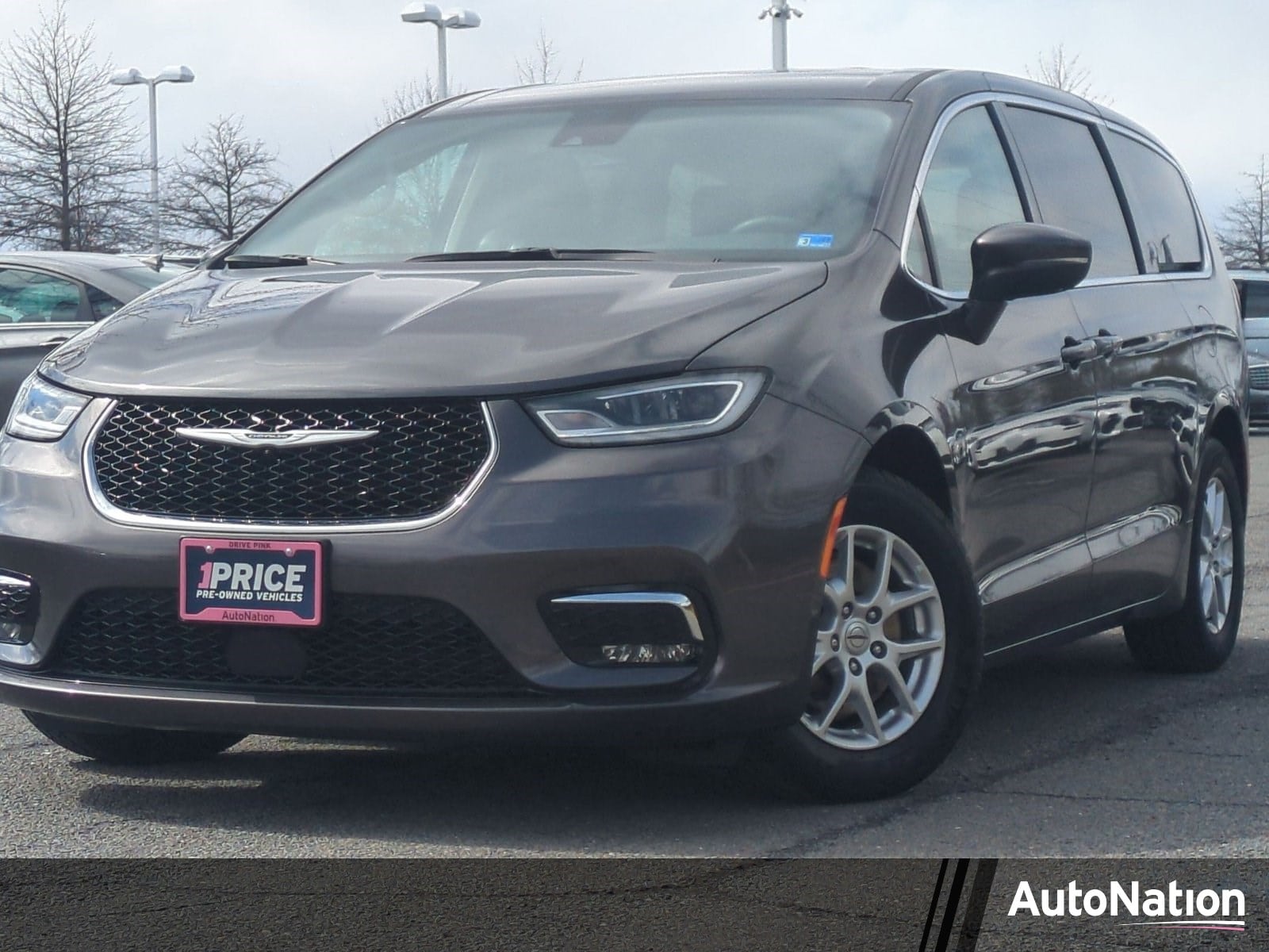 2023 Chrysler Pacifica Touring L's photo