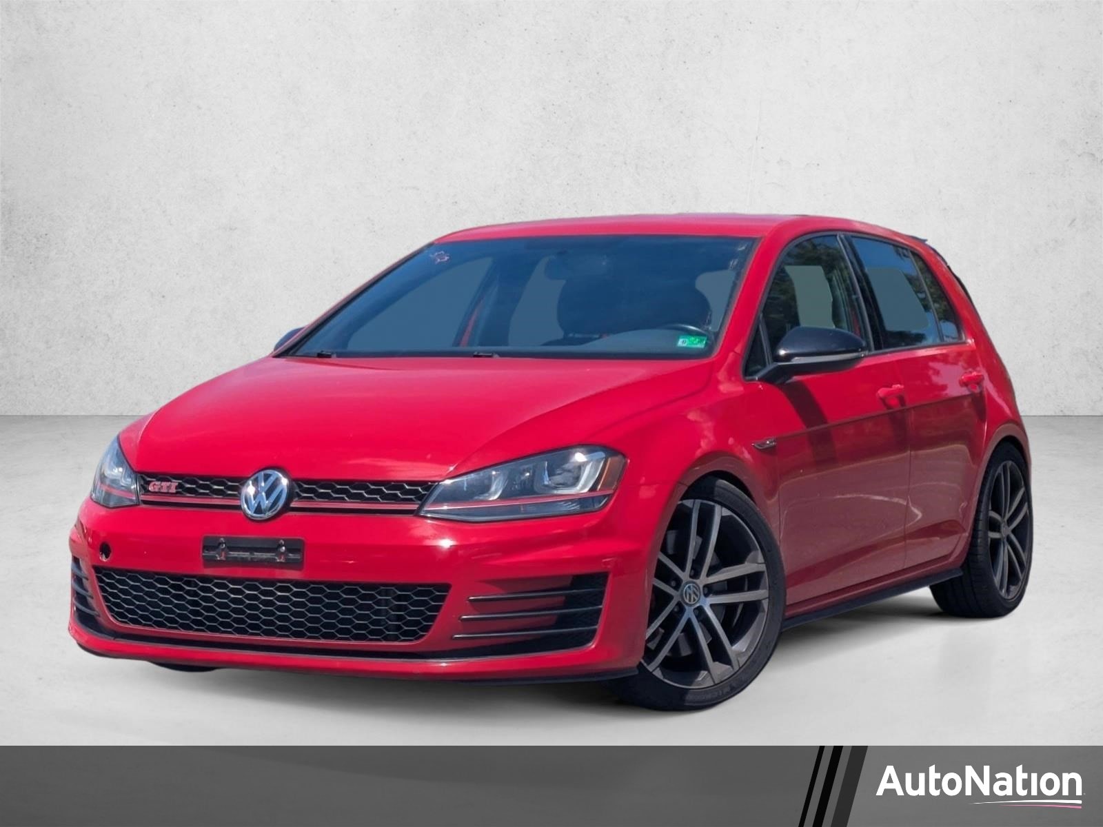 2017 Volkswagen Golf GTI 2.0T Sport 4-door's photo