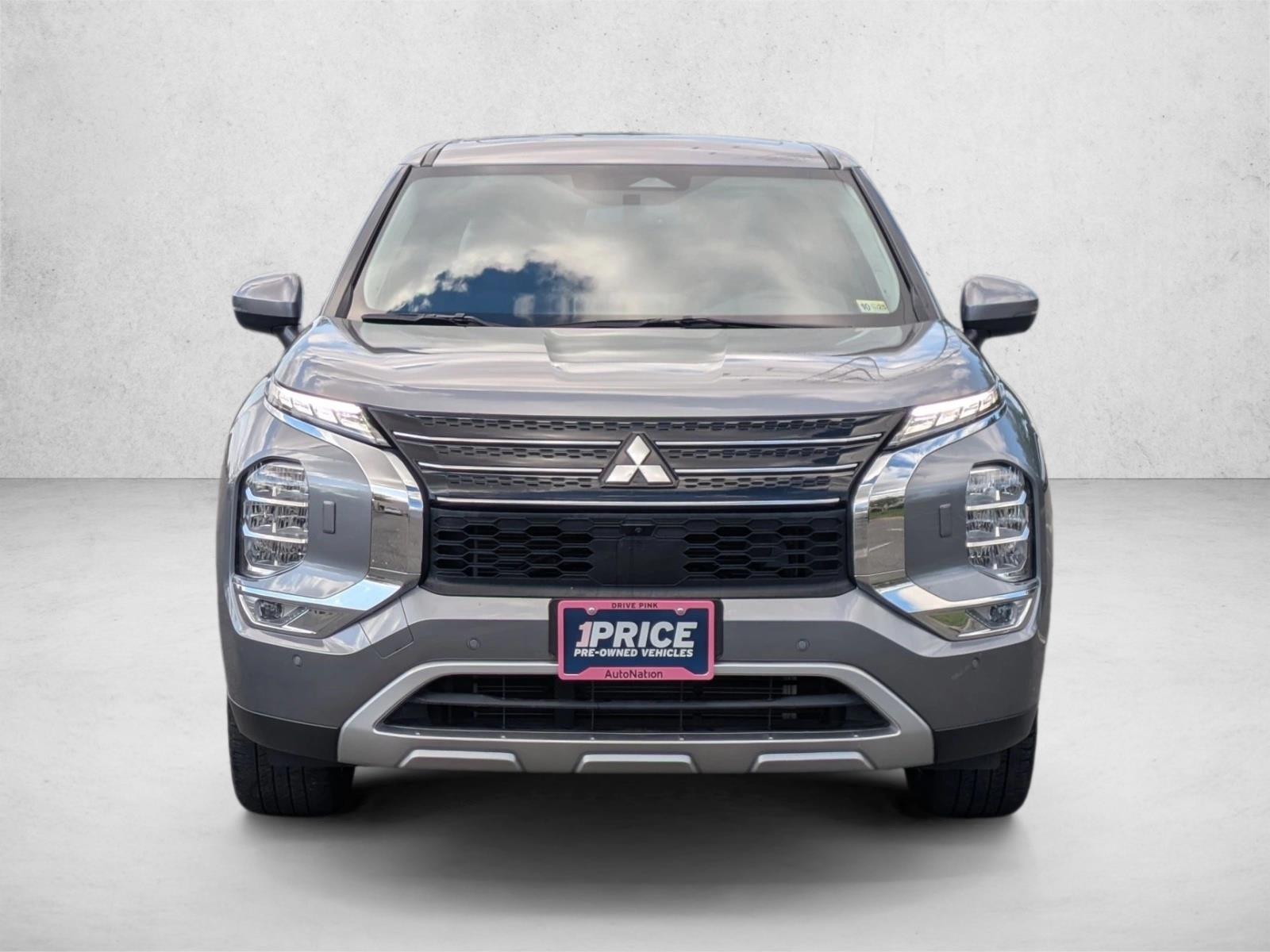 2023 Mitsubishi Outlander SE photo 2
