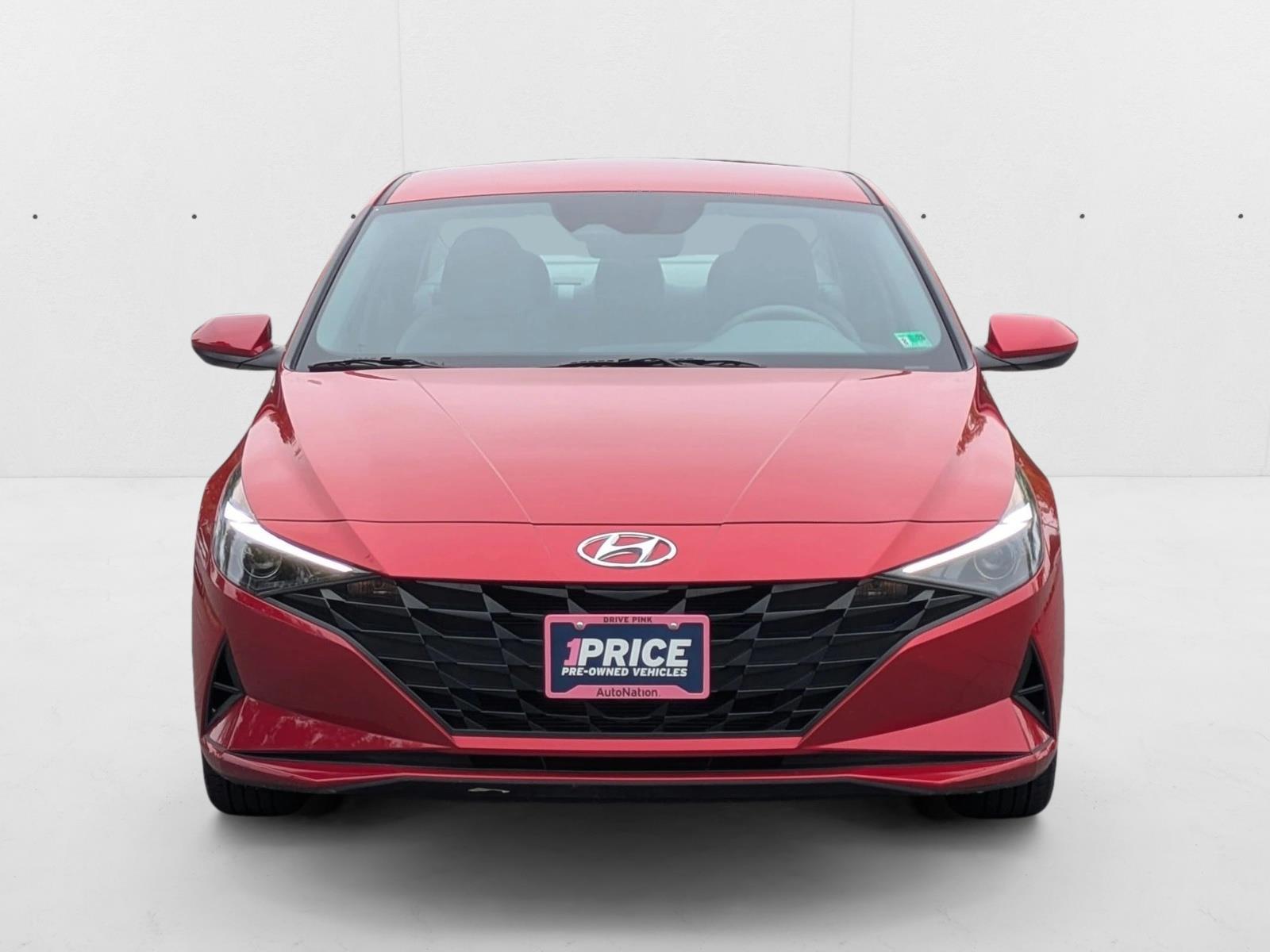 2023 Hyundai Elantra SEL photo 2