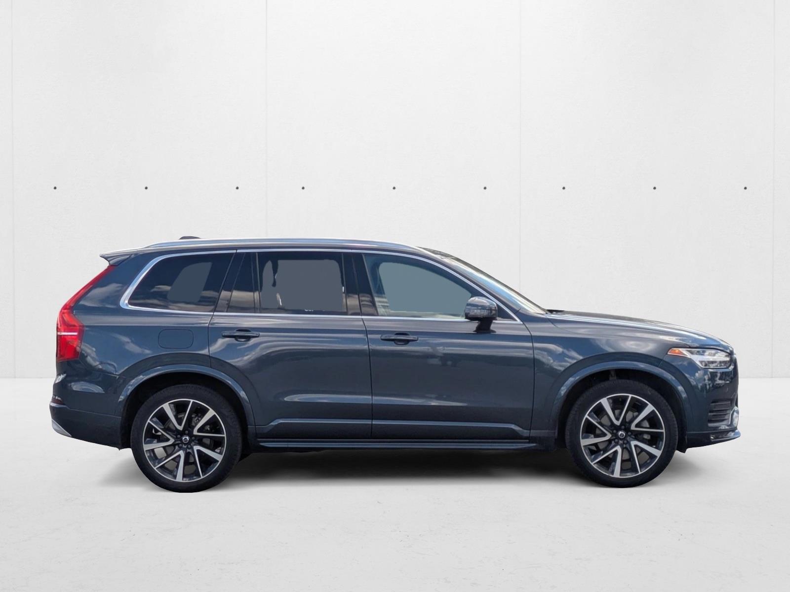 2022 Volvo XC90 T6 AWD Momentum photo 4